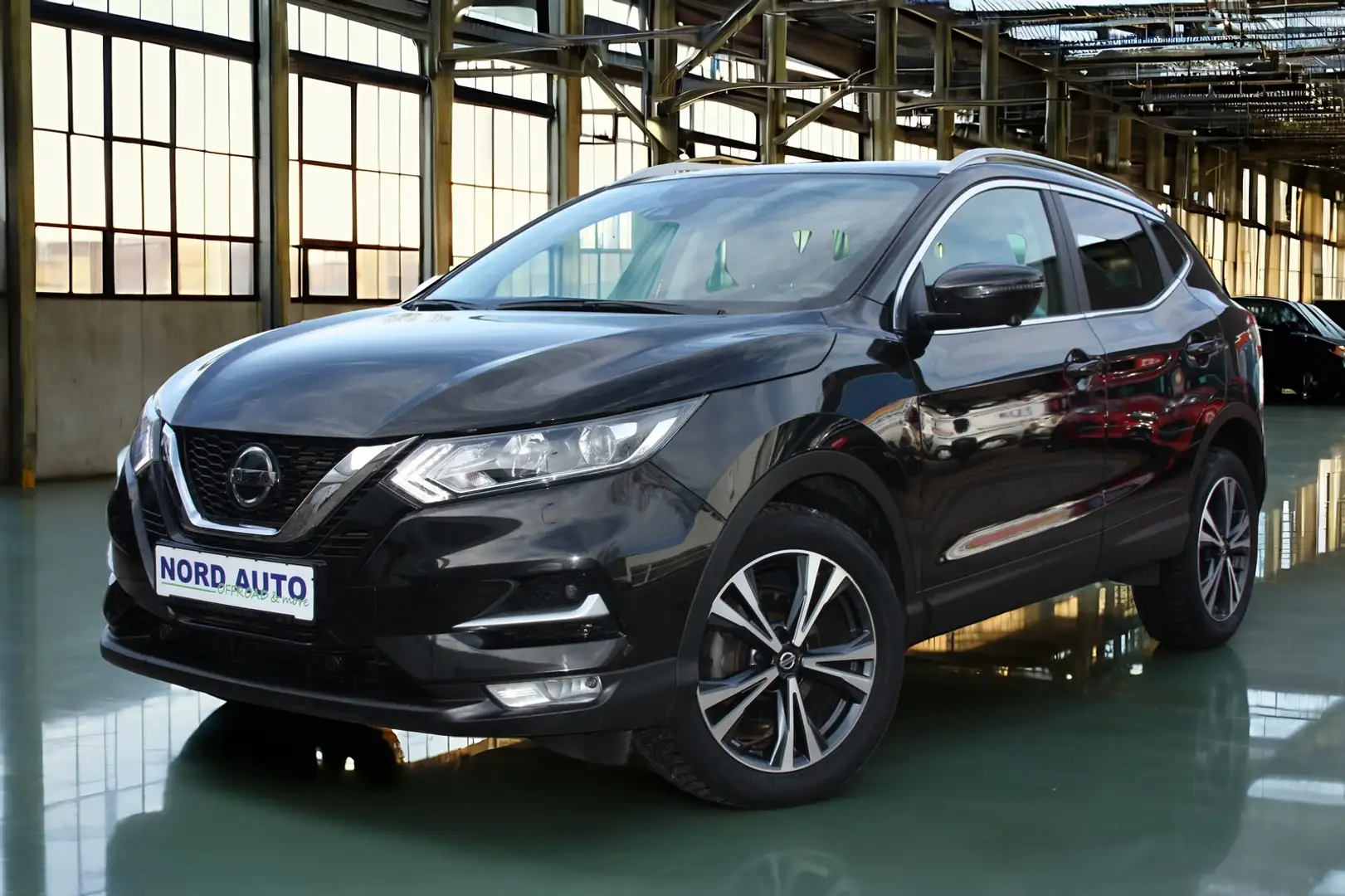 Nissan Qashqai 1.3Dig-T PRIME Autom. Navi/Panorama/LED Schwarz - 2