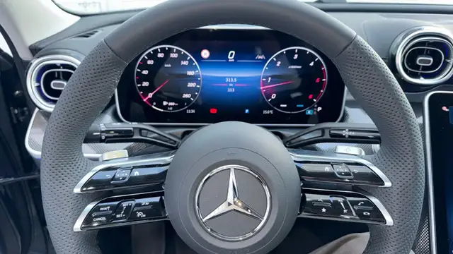 Mercedes-Benz C-Class view 9