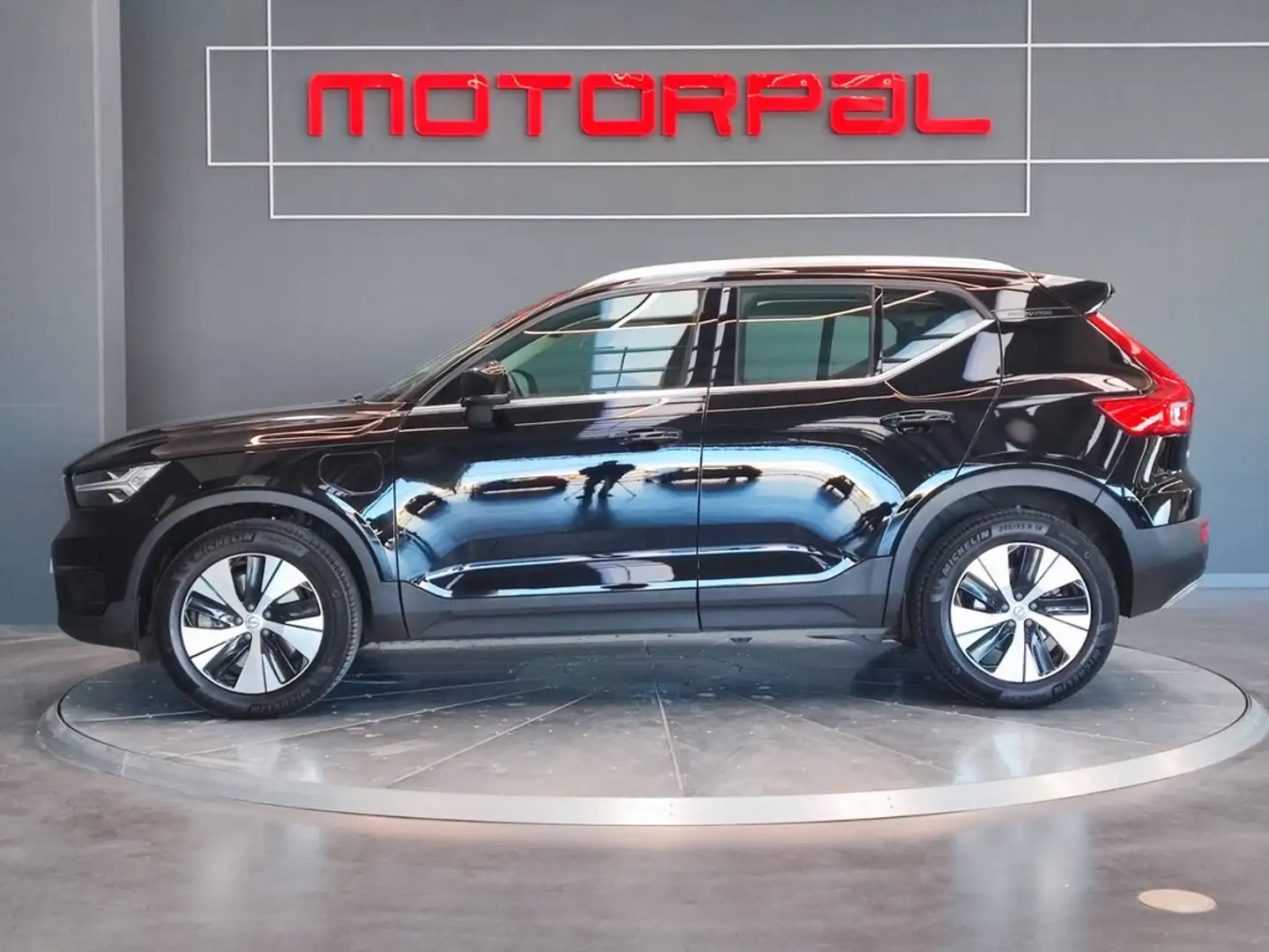 Volvo XC40 2.0 B4 G Inscrption Auto Negro - 2