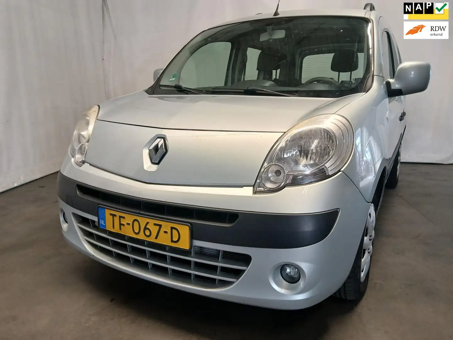 Renault Kangoo Family 1.6 Authentique - Airco - Motormanagement B Grijs - 1