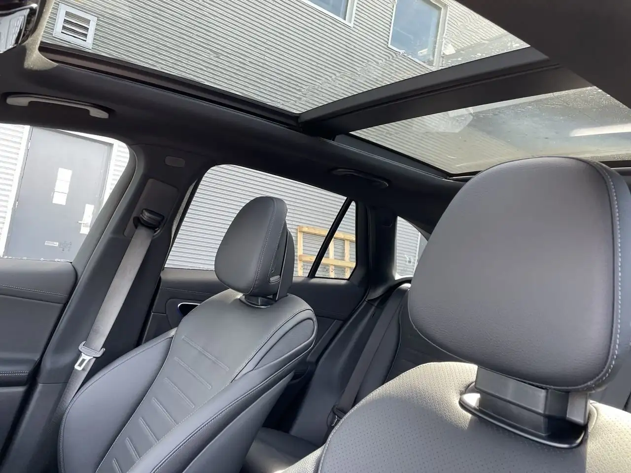 Mercedes-Benz GLC снимка Mercedes-Benz GLC