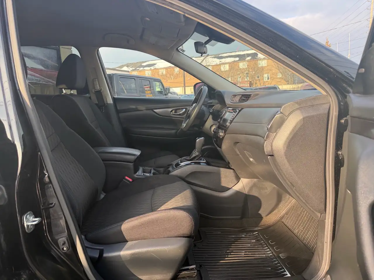 Nissan Rogue снимка Nissan Rogue