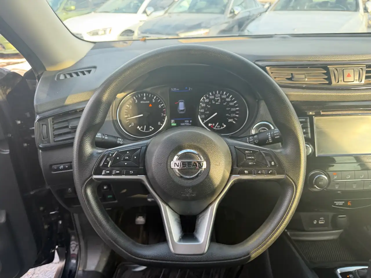Nissan Rogue снимка Nissan Rogue