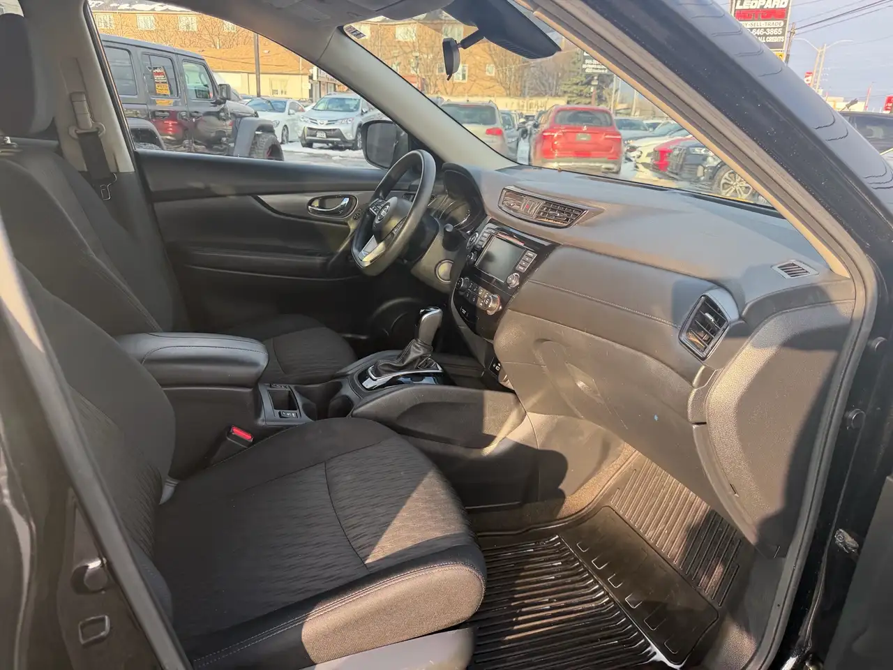 Nissan Rogue снимка Nissan Rogue