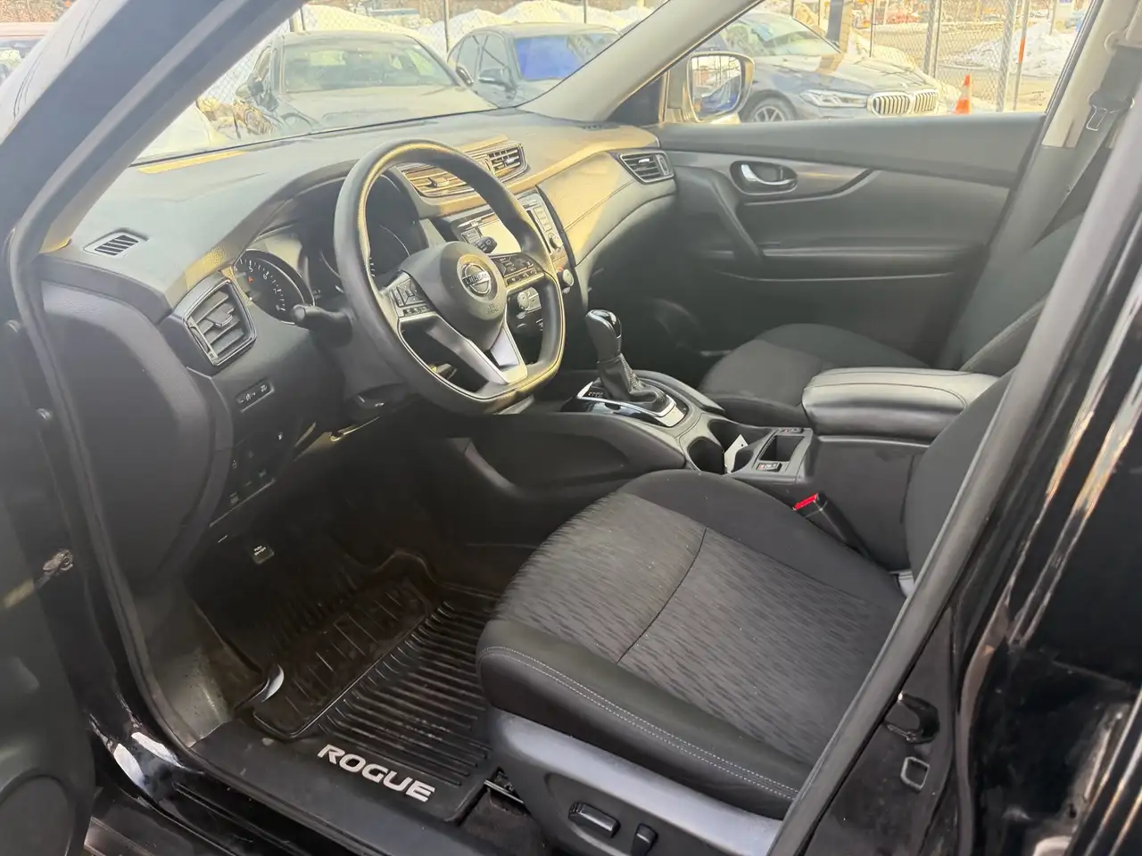 Nissan Rogue снимка Nissan Rogue