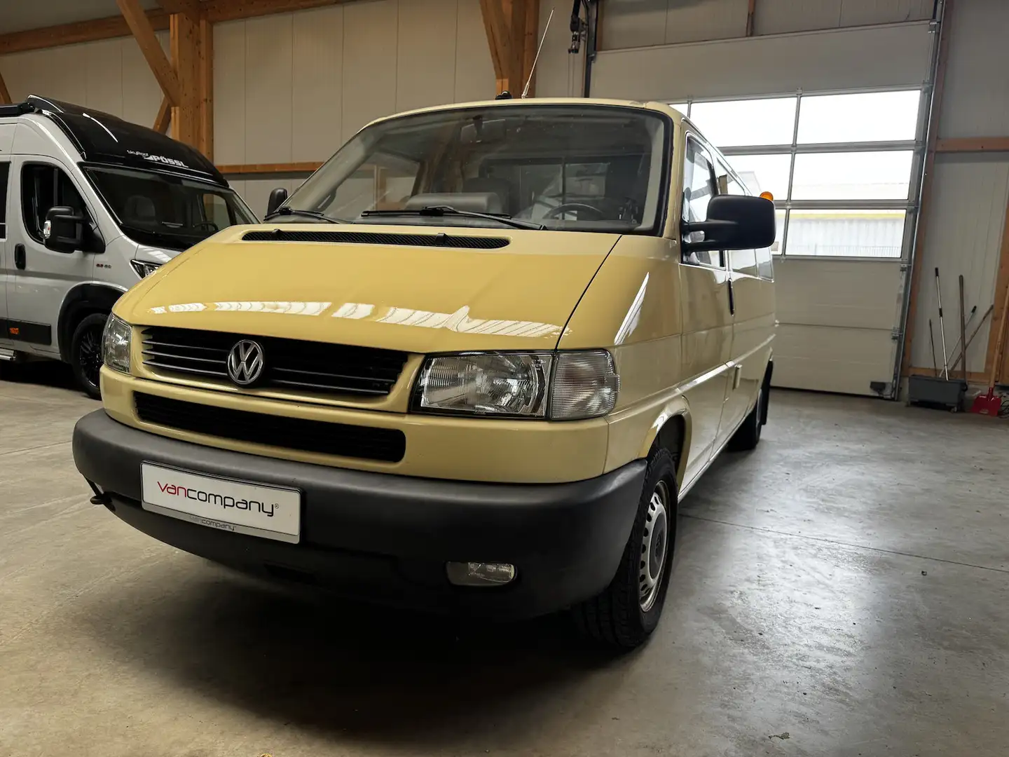 Volkswagen T4 2.5 TDI Syncro 4x4 lang 1. Hand! Béžová - 1