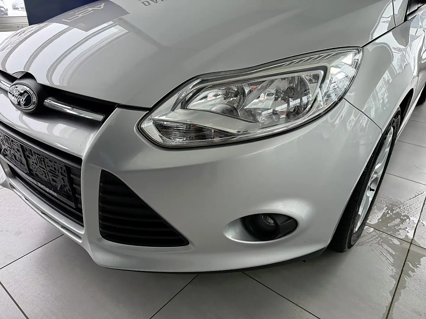 Ford Focus Trend 1,6 TDCi DPF Silber - 2