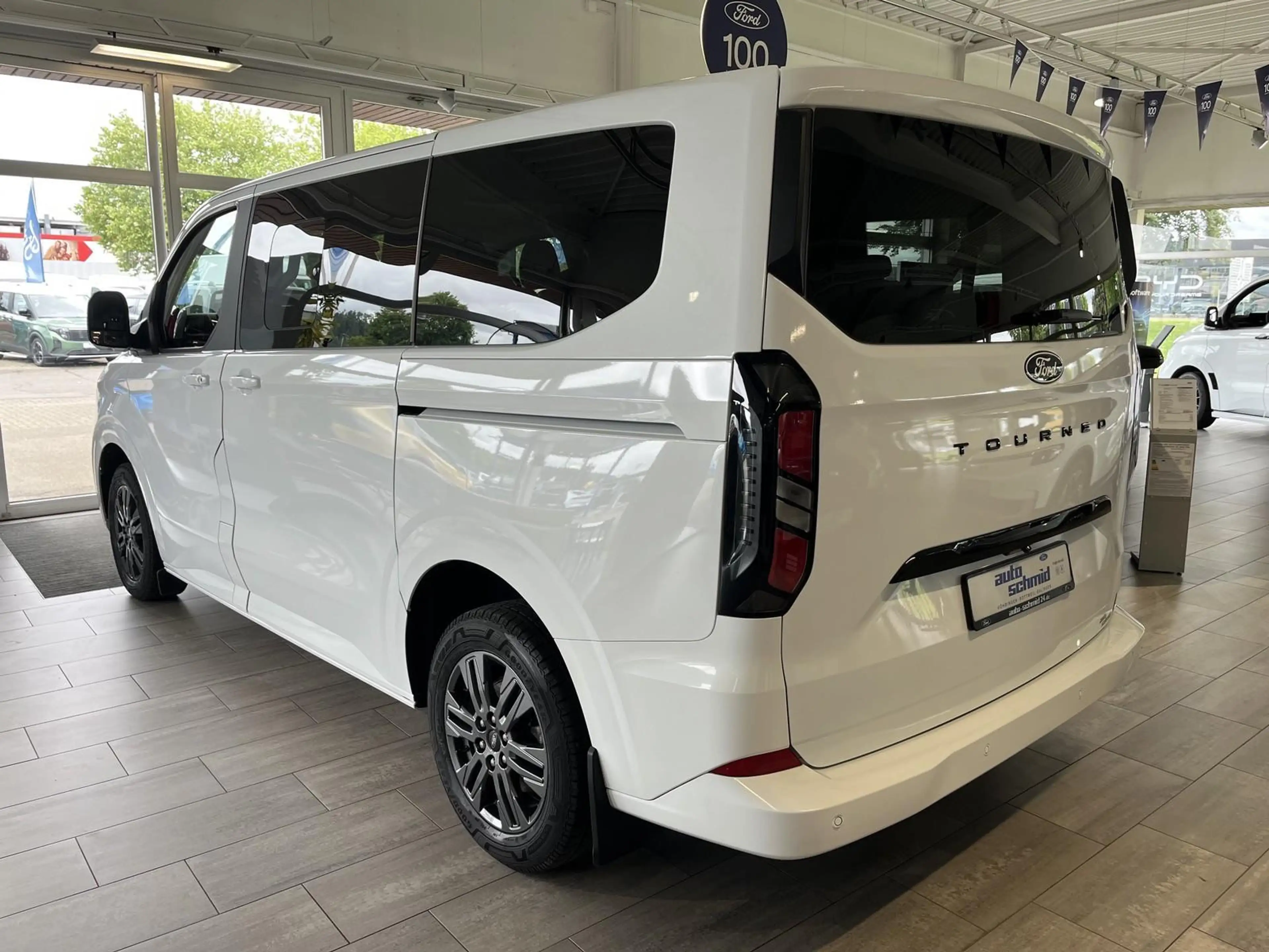 Ford Tourneo Custom L1 Titanium ACC + AHK + Leder — photo 7