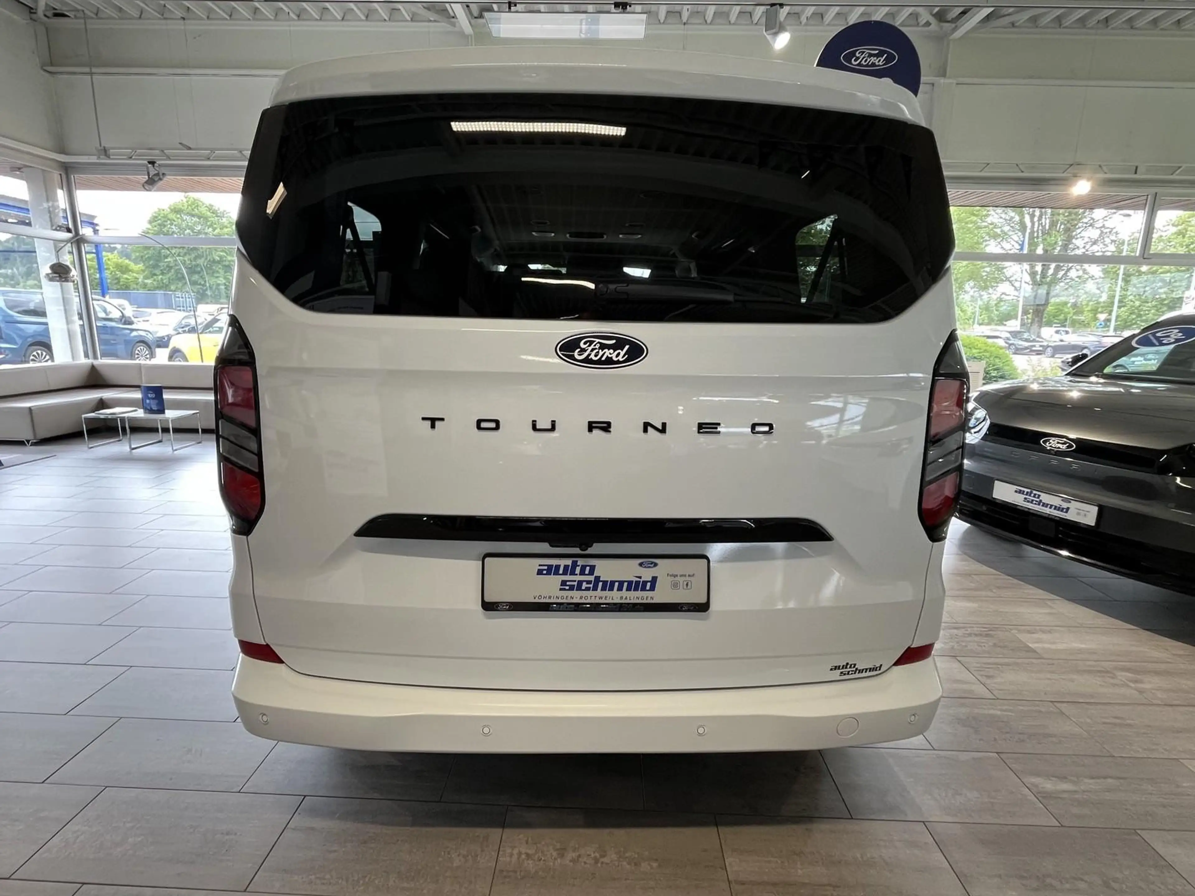 Ford Tourneo Custom L1 Titanium ACC + AHK + Leder — photo 6