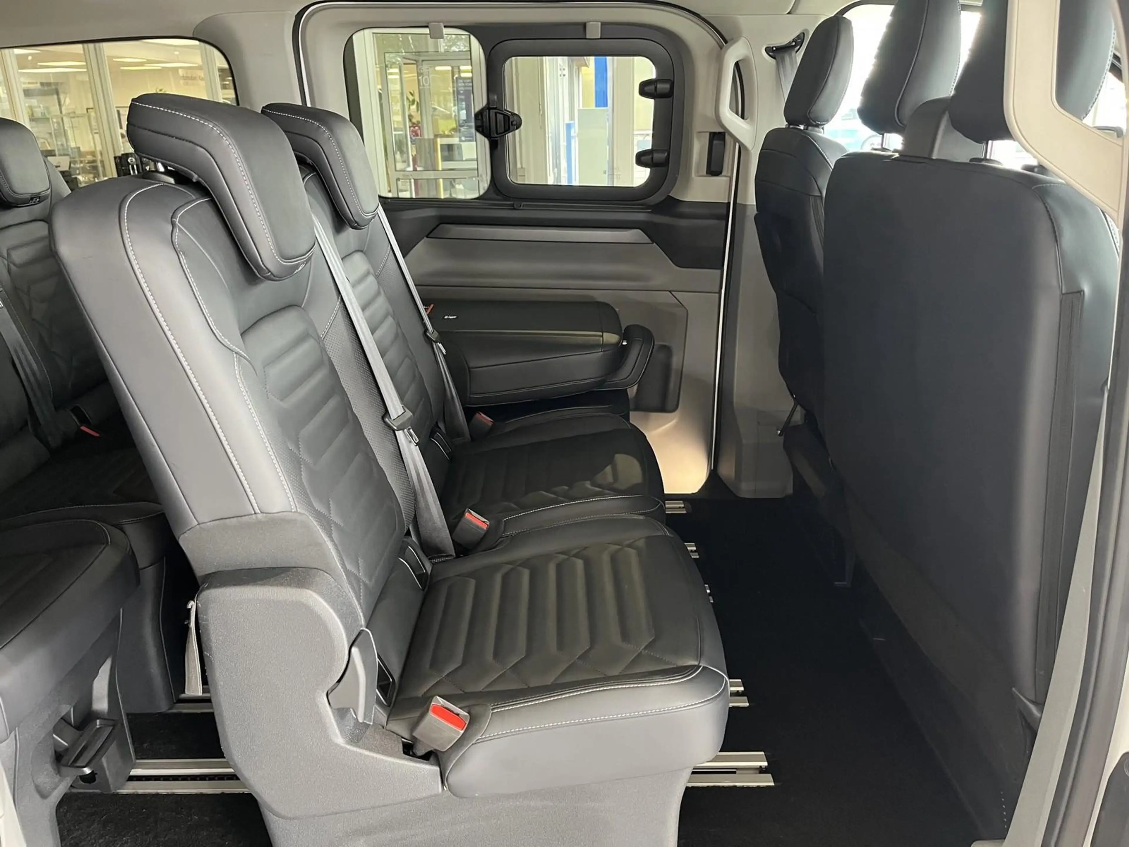 Ford Tourneo Custom L1 Titanium ACC + AHK + Leder — photo 14