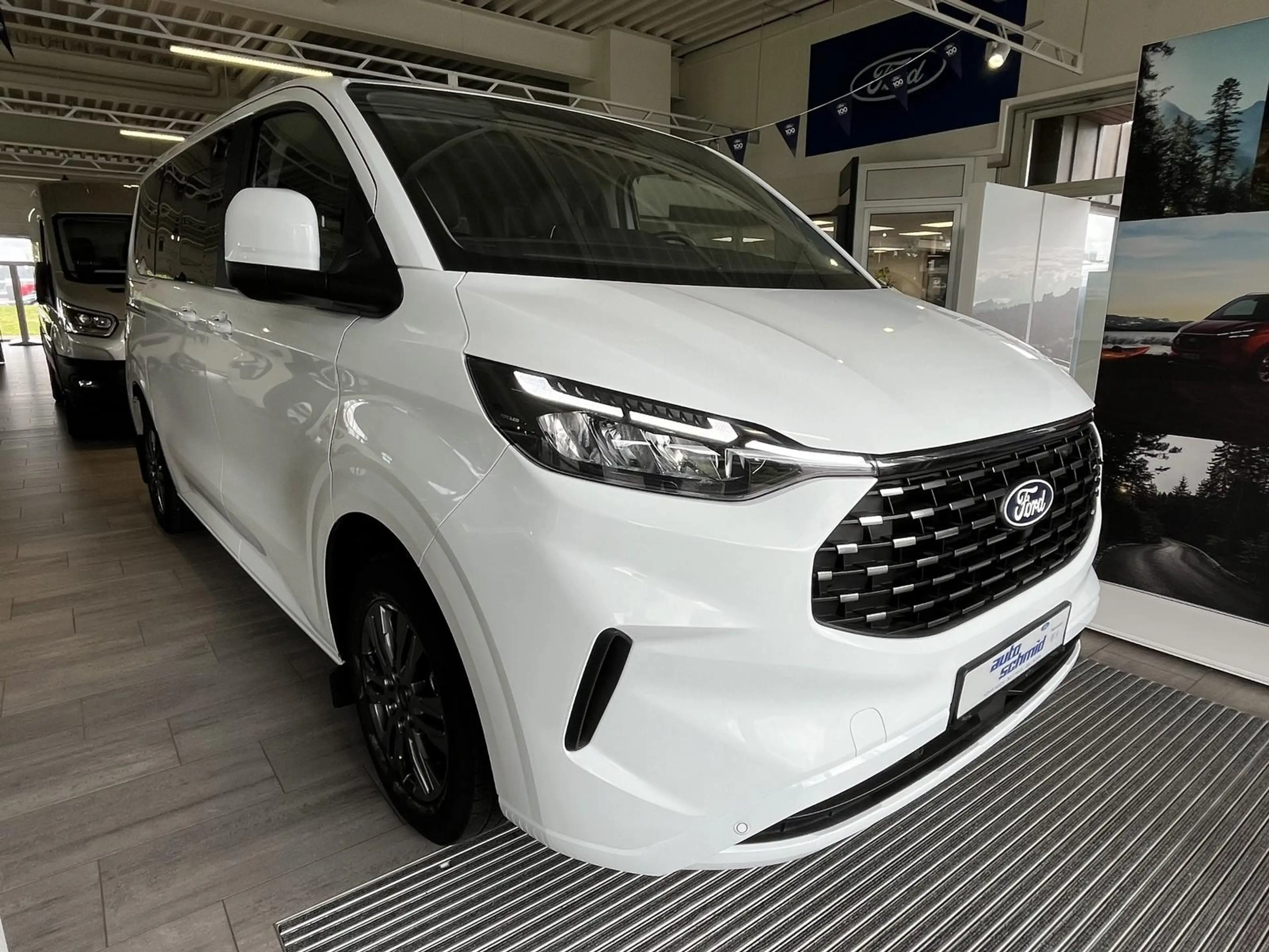 Ford Tourneo Custom L1 Titanium ACC + AHK + Leder — photo 3