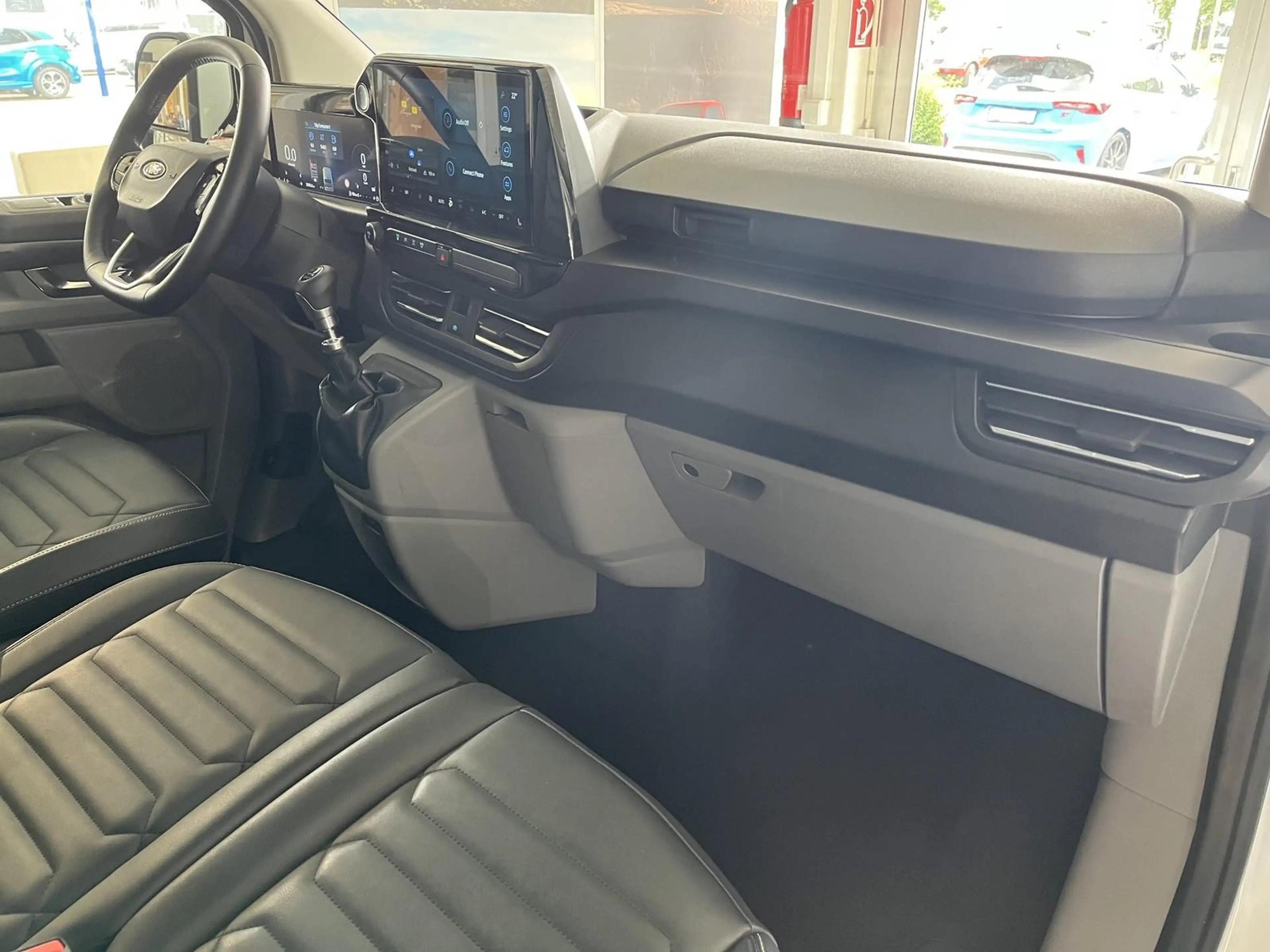 Ford Tourneo Custom L1 Titanium ACC + AHK + Leder — photo 11