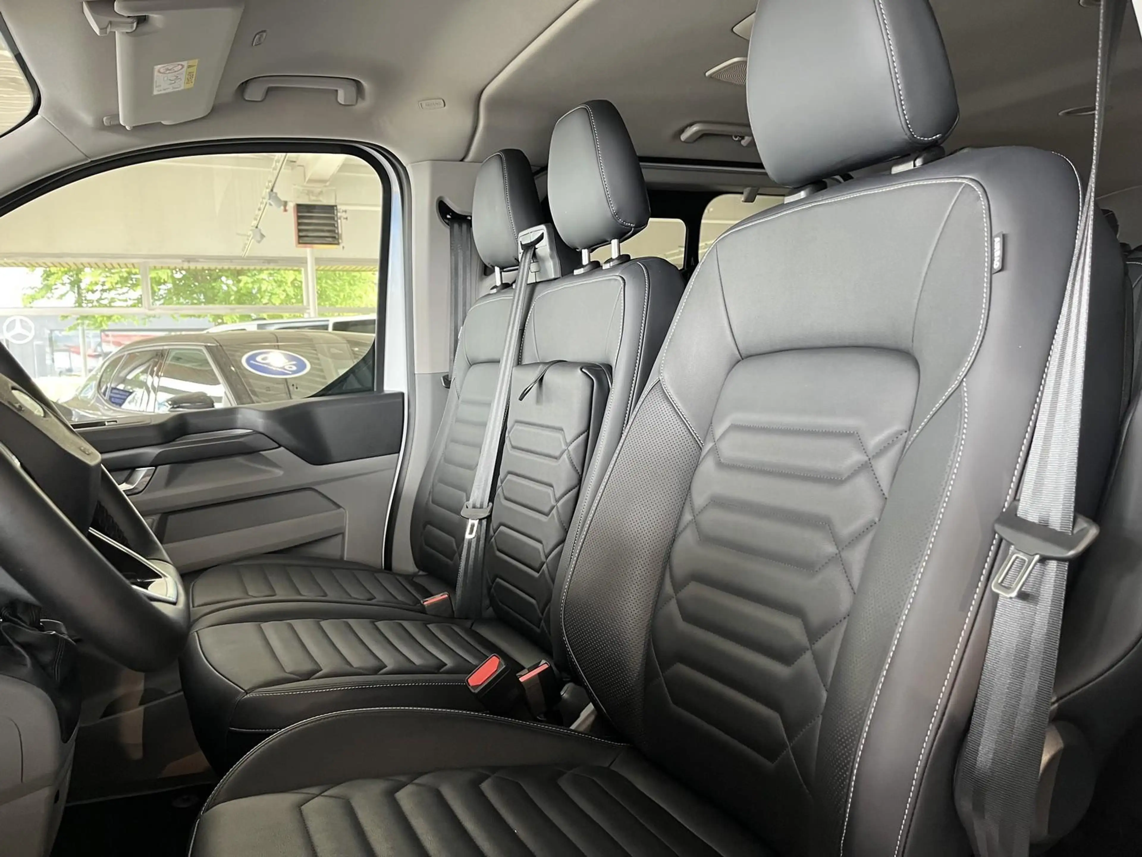 Ford Tourneo Custom L1 Titanium ACC + AHK + Leder — photo 8