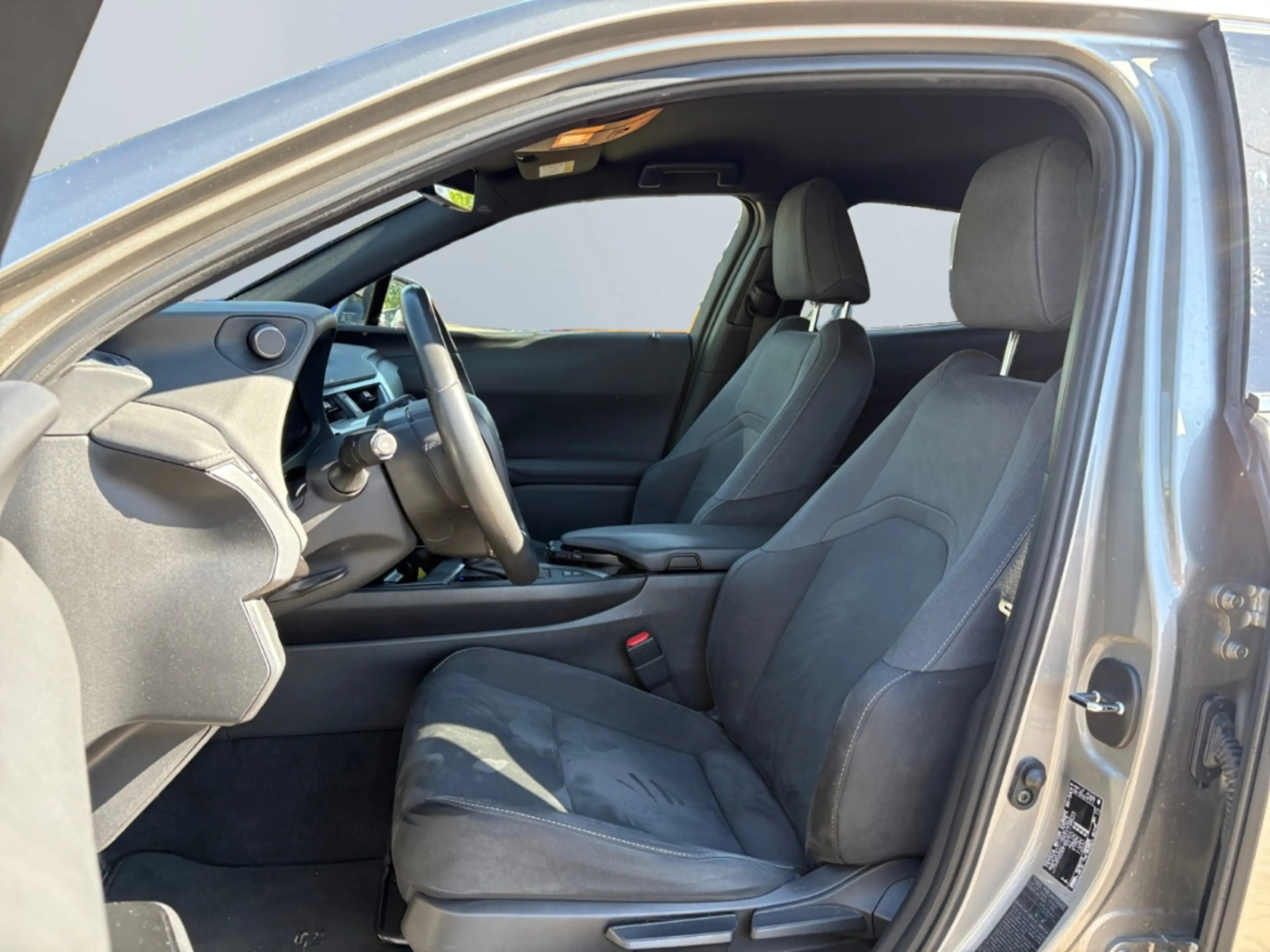 Lexus UX 250h Style Edition *Bi-LED*ACC*CAM*SHZ*CarPlay* — photo 9