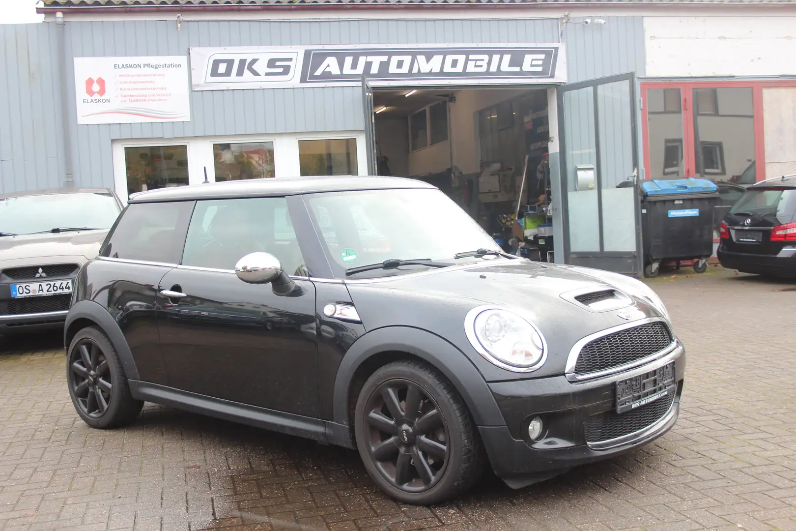 MINI One Cooper S - 174 PS - XENON - PANO - KLIMA - LEDER Noir - 1