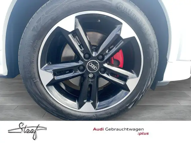 Audi Q2 view 7