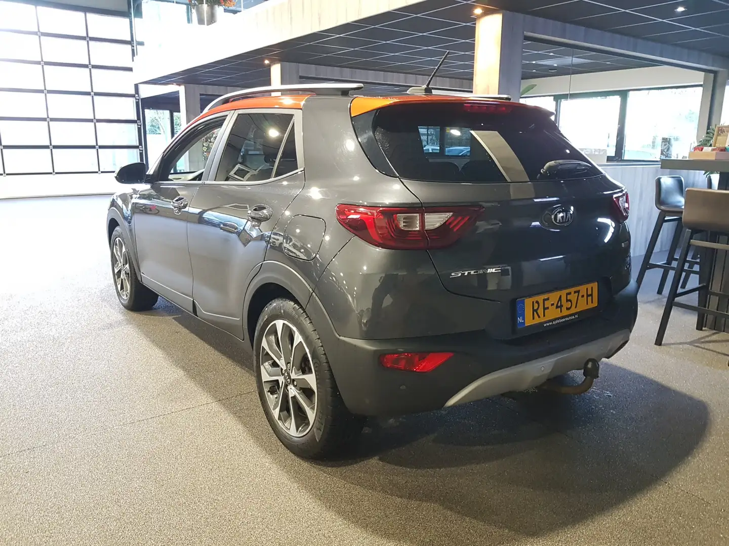 Kia Stonic 1.0 T-GDi DynamicLine Navigatie | Trekhaak | Airco Grau - 2