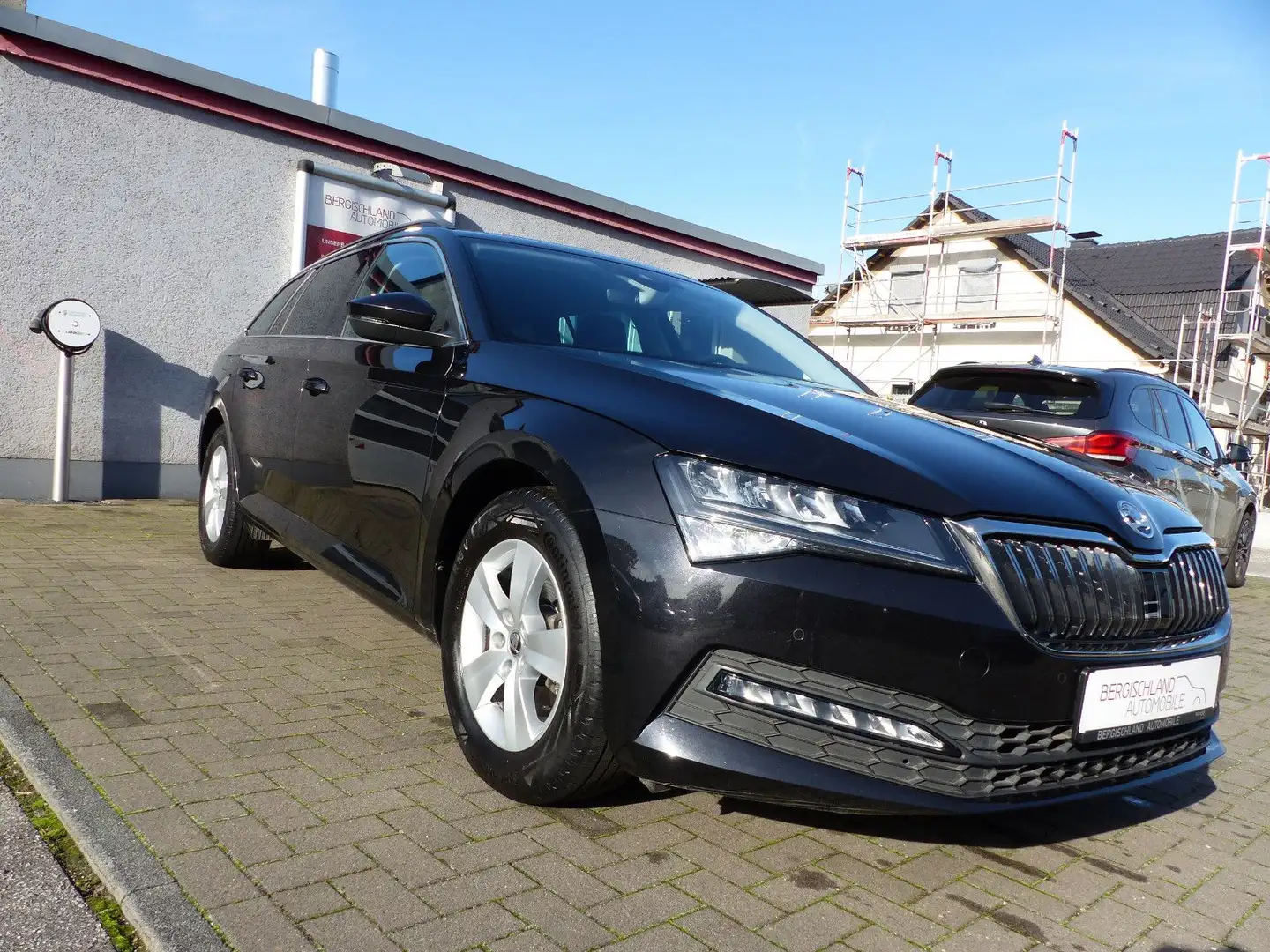 Skoda Superb Combi Ambition 1.5 DSG, PDC v+h, LED Schwarz - 2