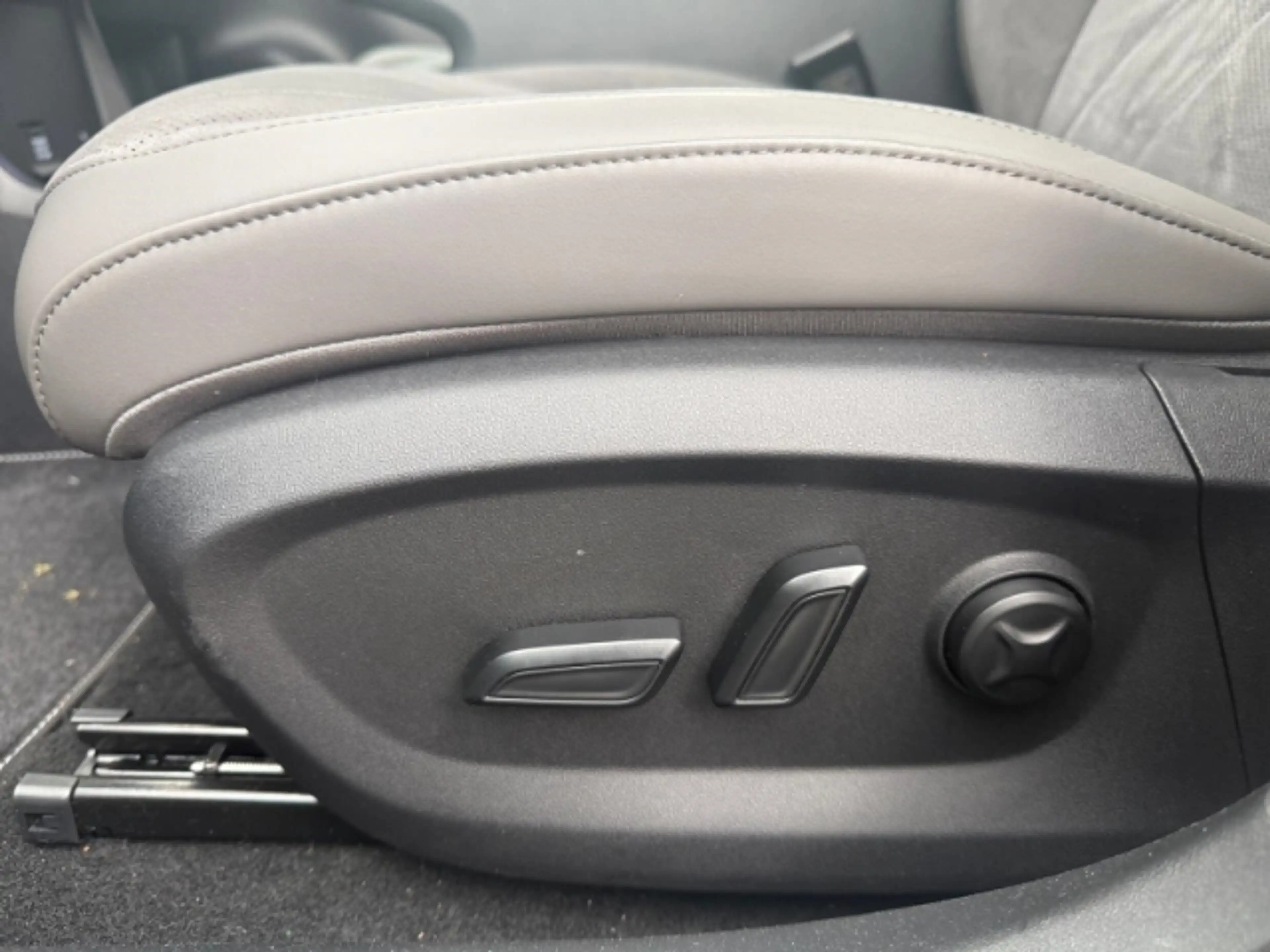 MG Luxury EV AWD LUX HUD+El. Panodach+Navi+Leder+Digi — photo 15