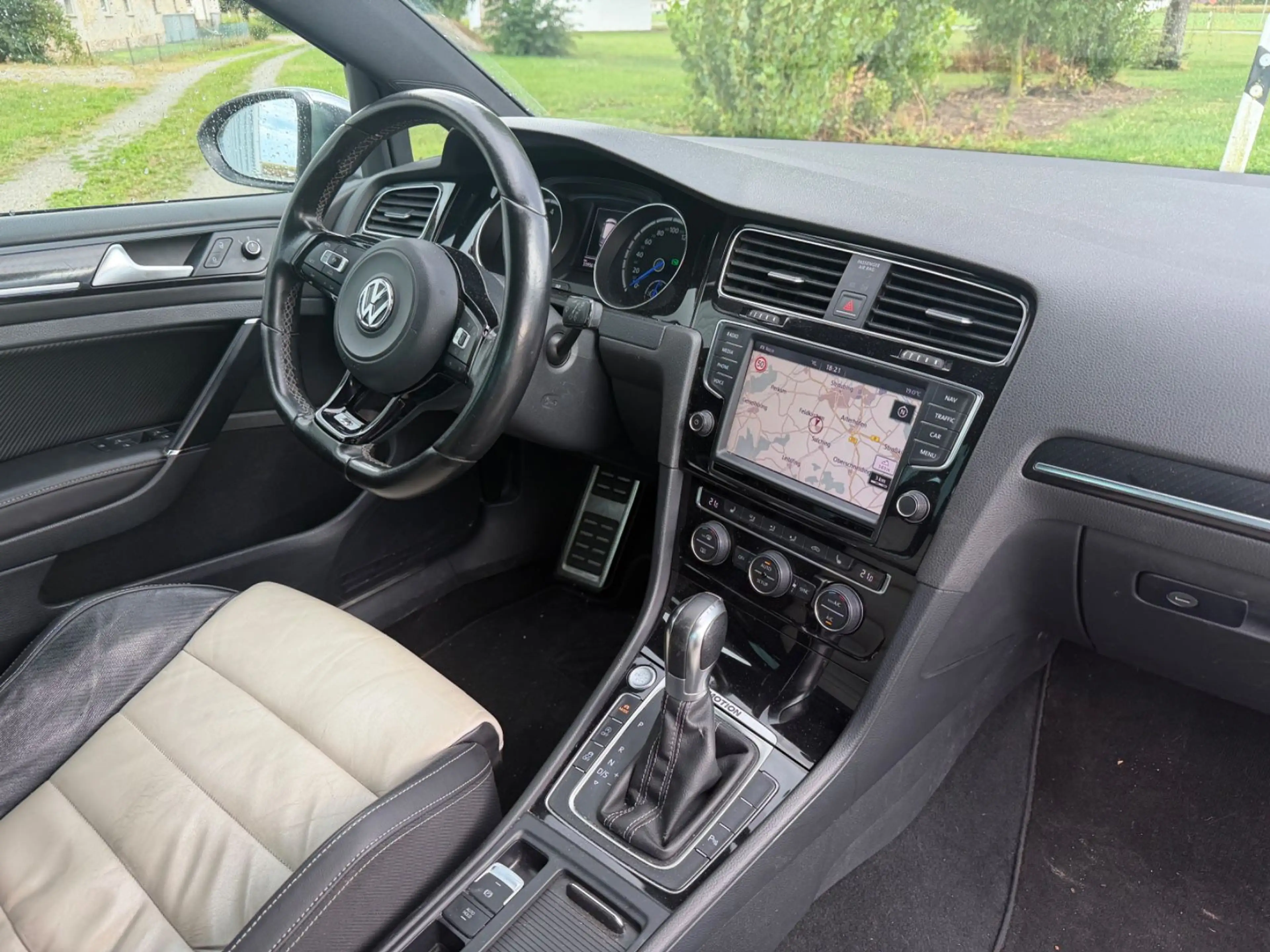 Volkswagen Golf VII 2.0 R BMT 4Motion DSG 1.Hand — photo 13