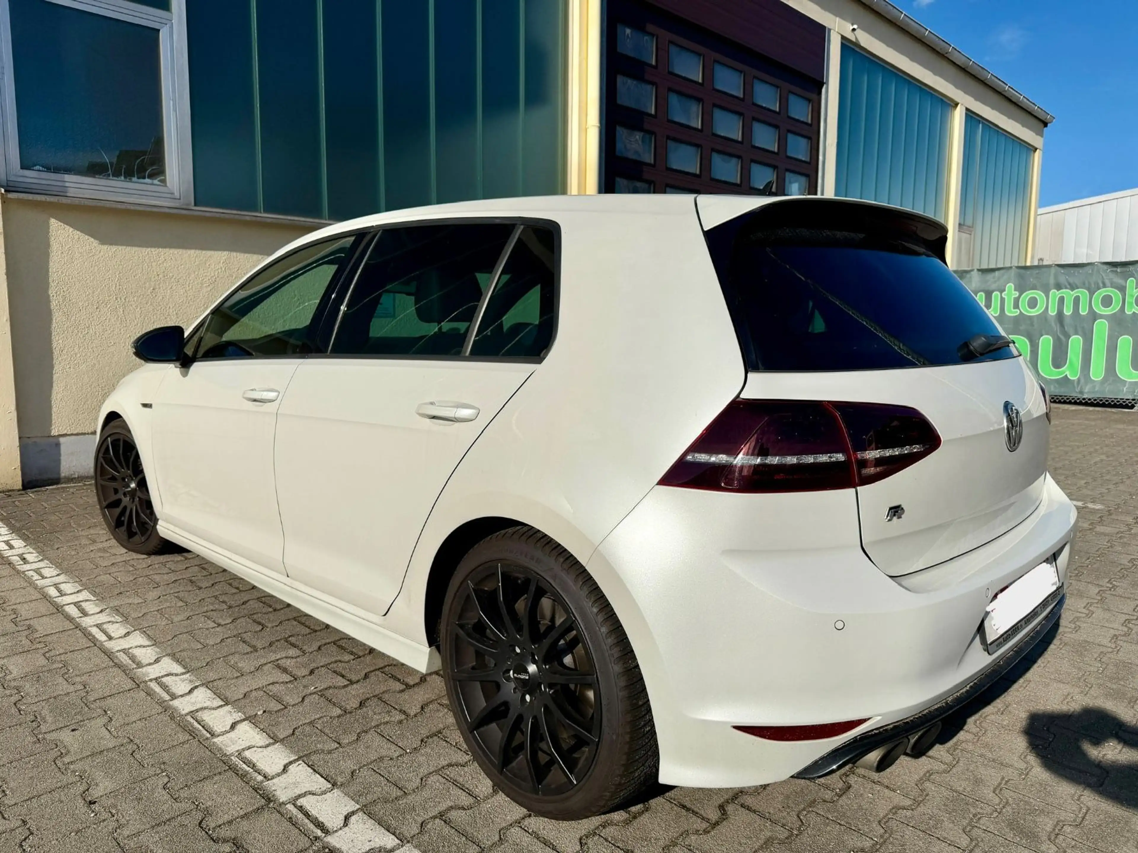 Volkswagen Golf VII 2.0 R BMT 4Motion DSG 1.Hand — photo 2