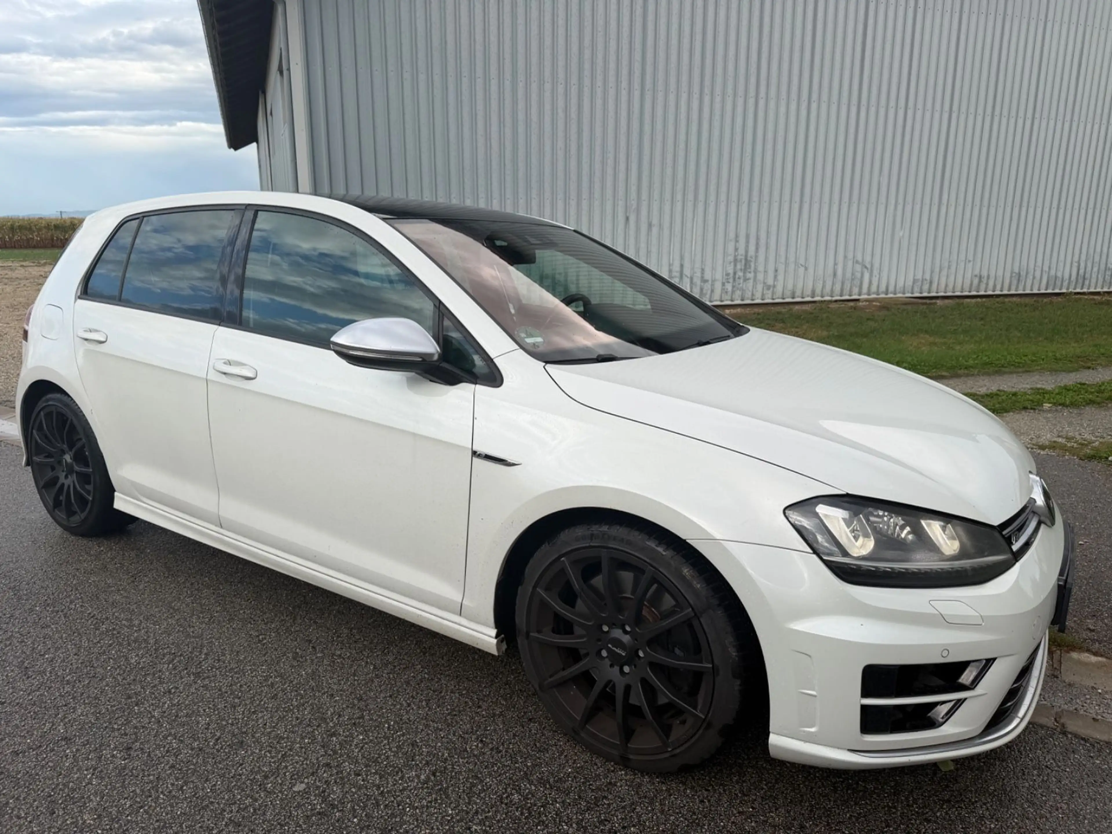 Volkswagen Golf VII 2.0 R BMT 4Motion DSG 1.Hand — photo 5
