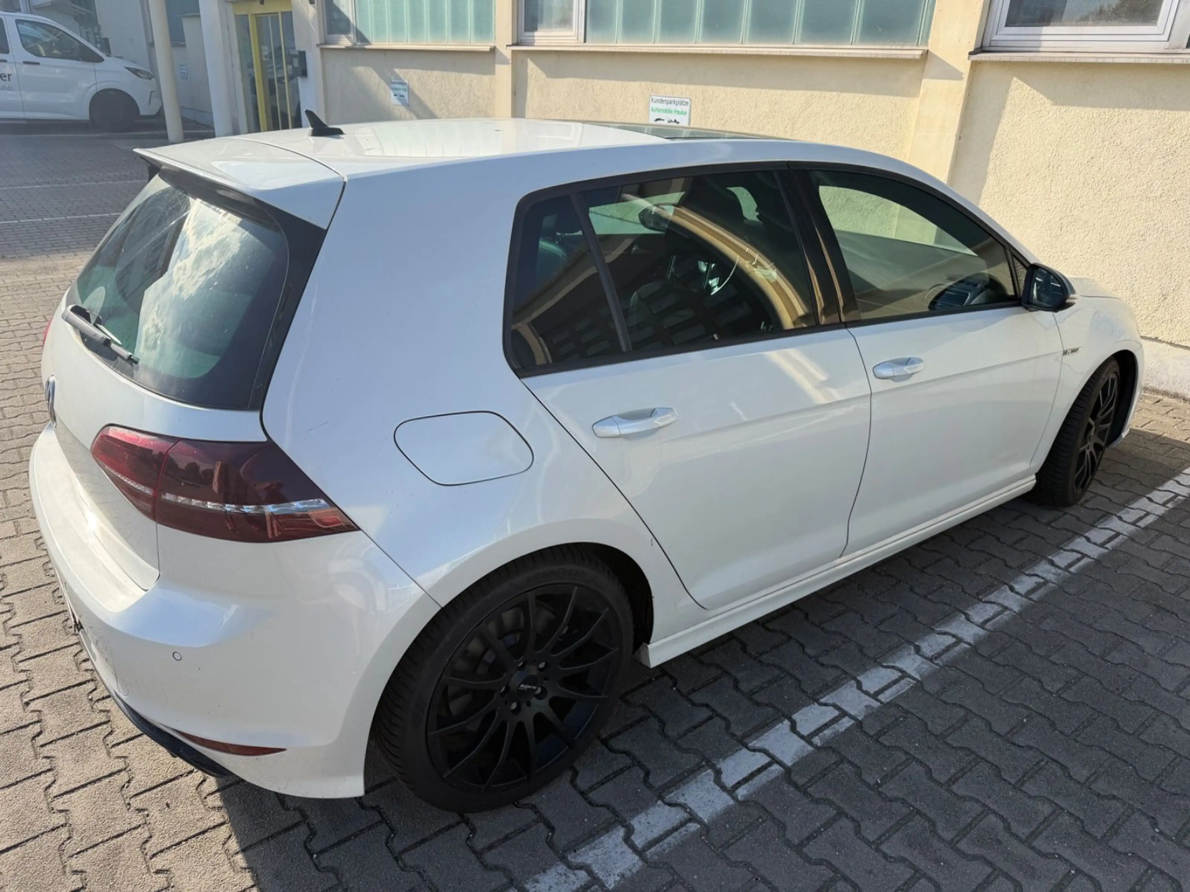 Volkswagen Golf VII 2.0 R BMT 4Motion DSG 1.Hand — photo 3