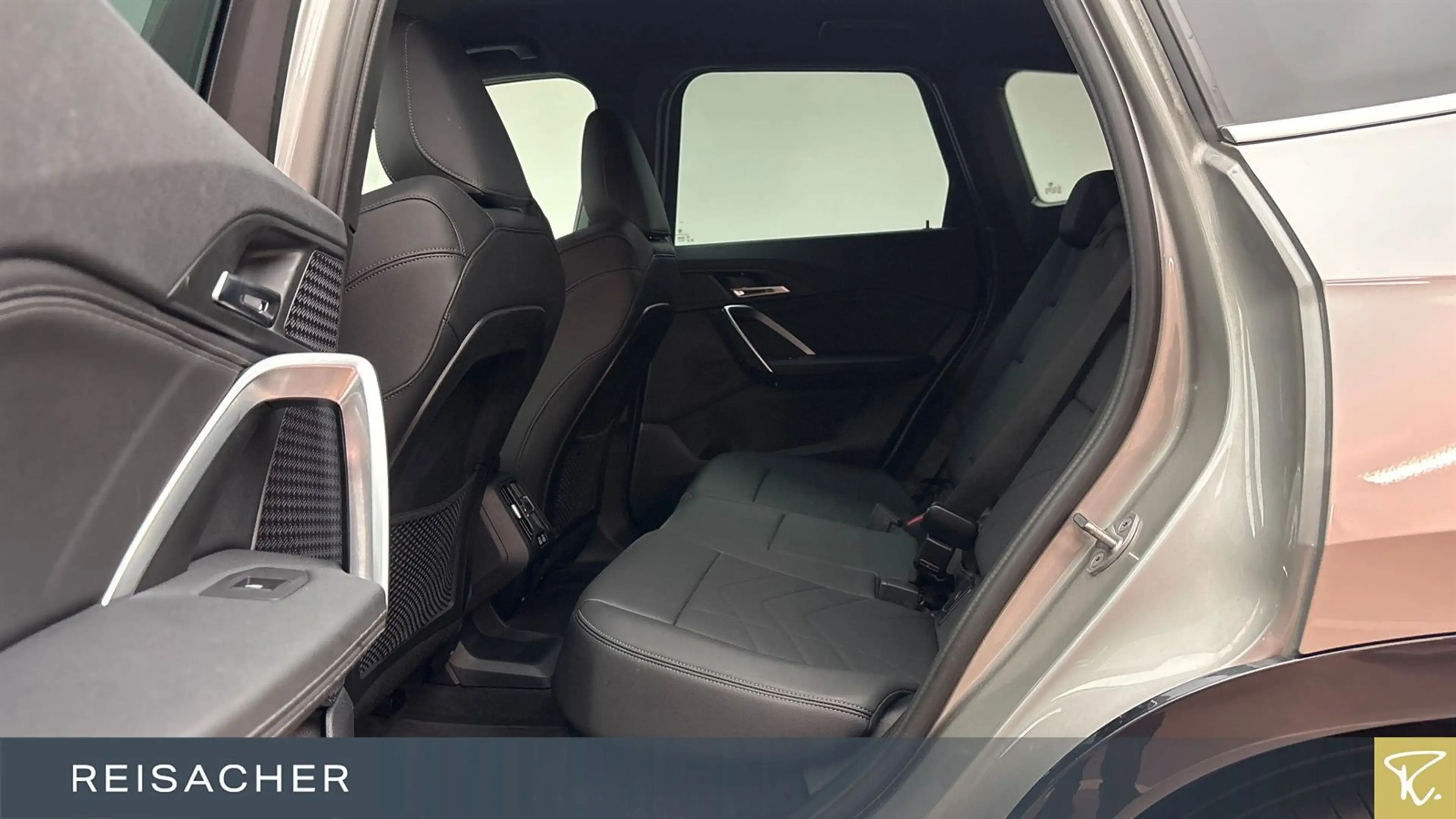 BMW iX1 IX1 A XDRIVE30 LC+,AHK,DA,RFK,SpSitze,PA,18" — photo 8