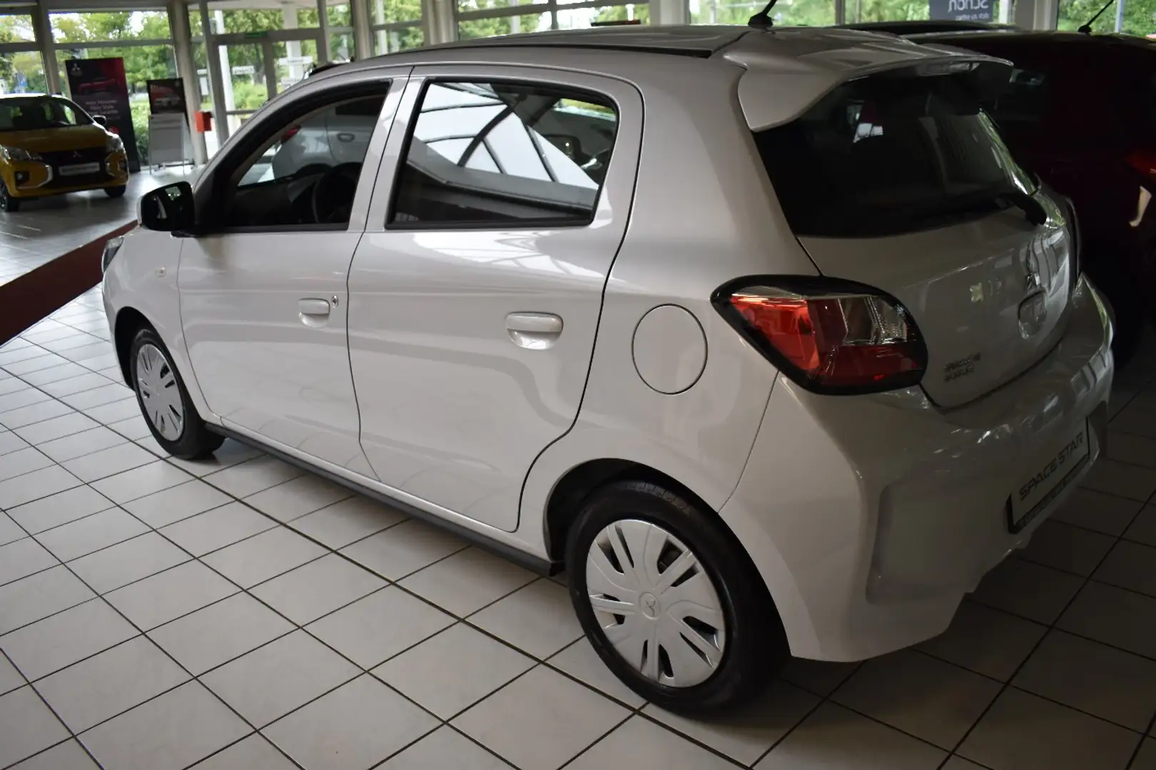 Mitsubishi Space Star PLUS 1.2 MIVEC ClearTec 5-Gang Weiß - 2