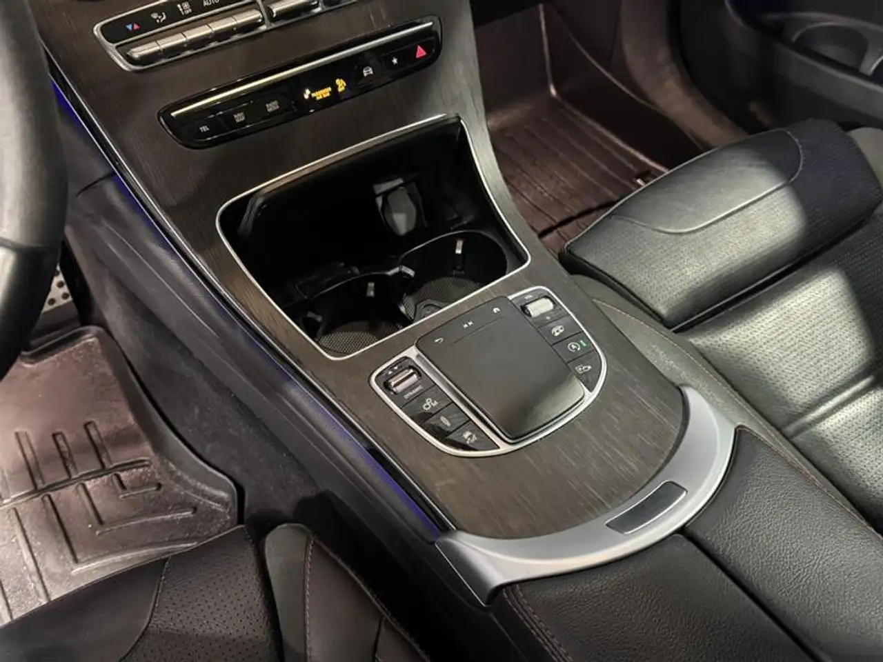 Mercedes-Benz GLC снимка Mercedes-Benz GLC