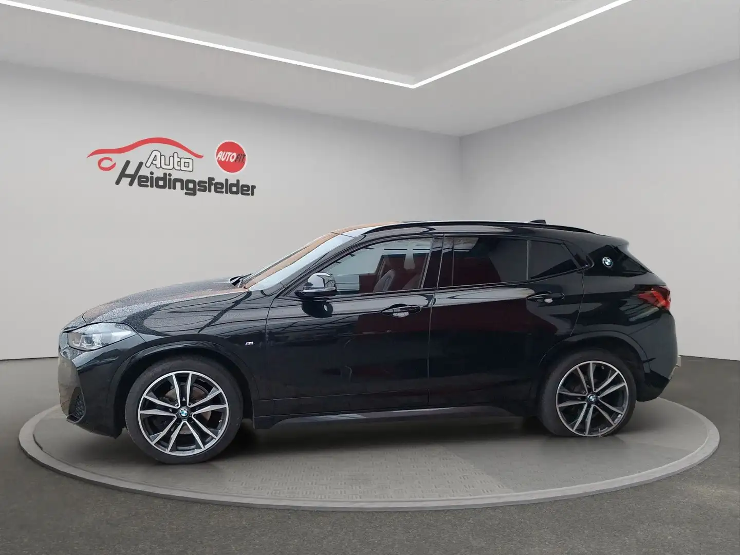 BMW X2 xDrive 18 d M Sport, AHK, RFK, NAVI,LED,TEMP. Schwarz - 2