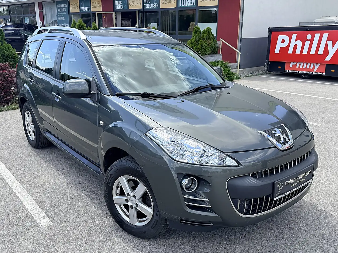 Peugeot 4007 2,2 HDi 160 FAP Premium Grau - 2