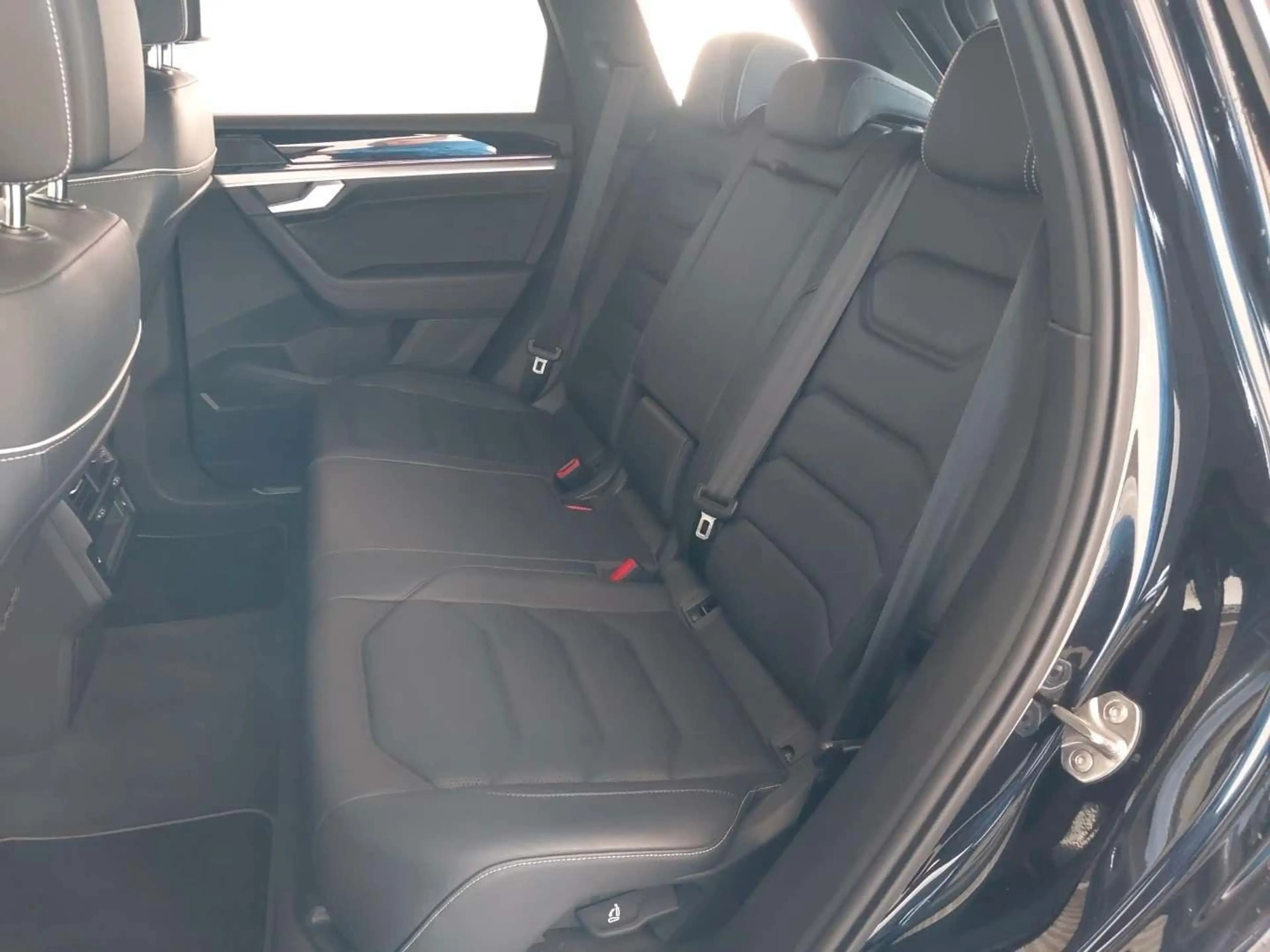 Volkswagen Touareg 4MOTION 3,0 TDI Elegance R-Line*KAMERA*PANO*LED* — photo 12