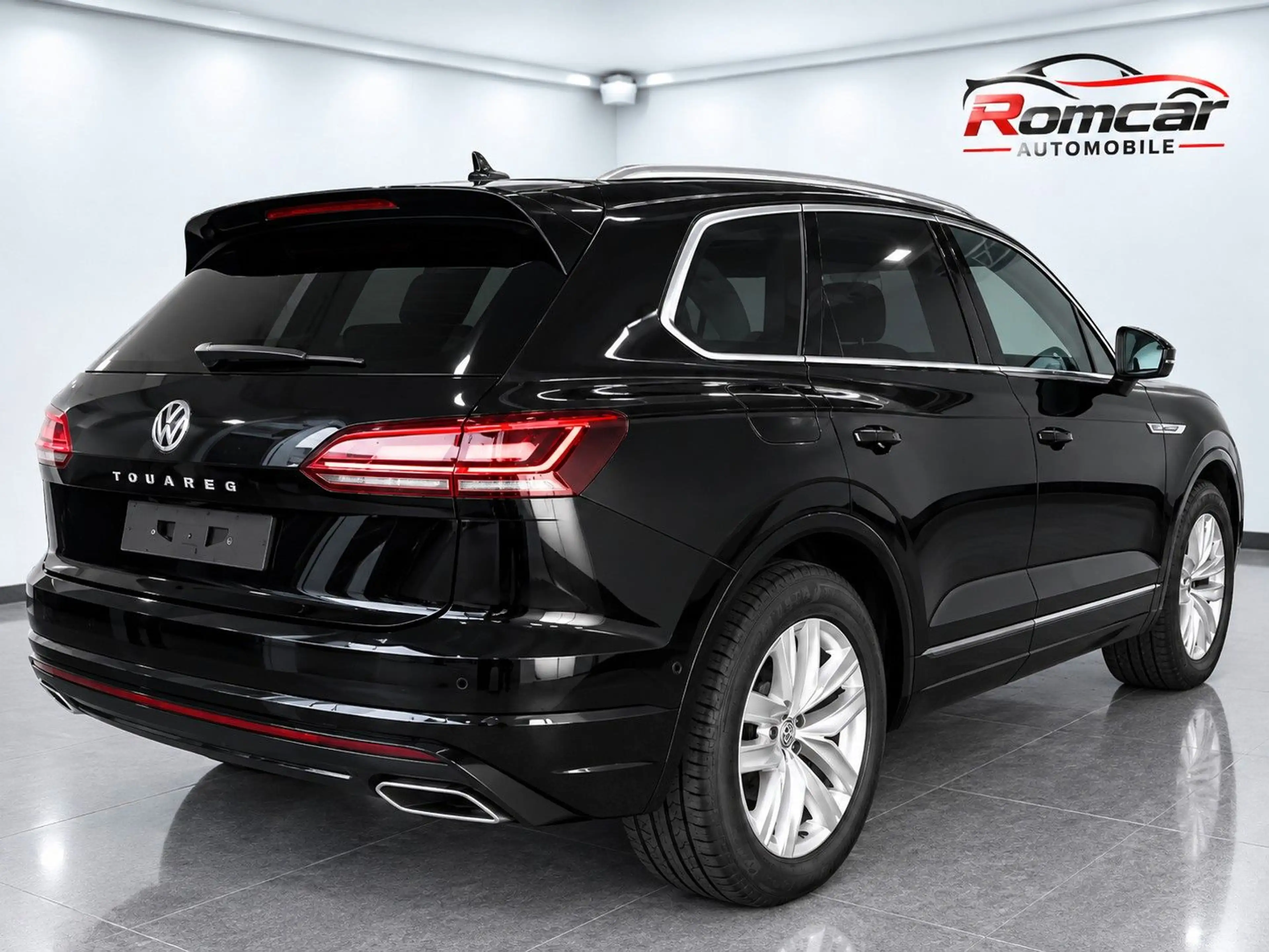 Volkswagen Touareg 4MOTION 3,0 TDI Elegance R-Line*KAMERA*PANO*LED* — photo 2