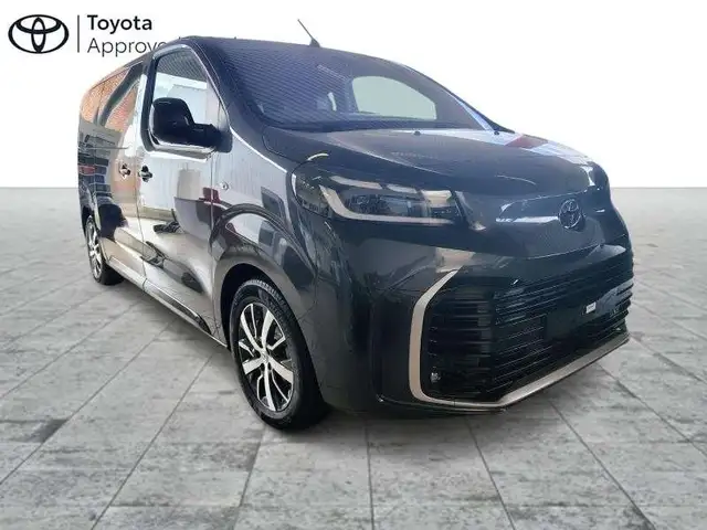 Toyota Verso 8pl STOCK STOCK