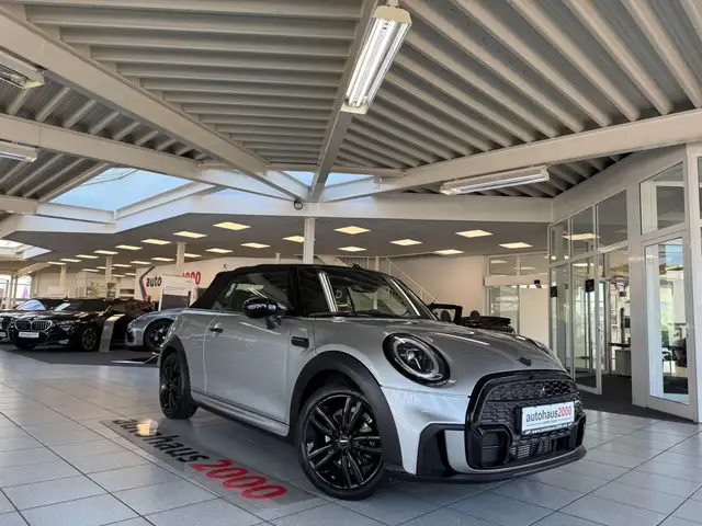 Mini Cooper Cabrio JCW Trim JCW LED/CAM