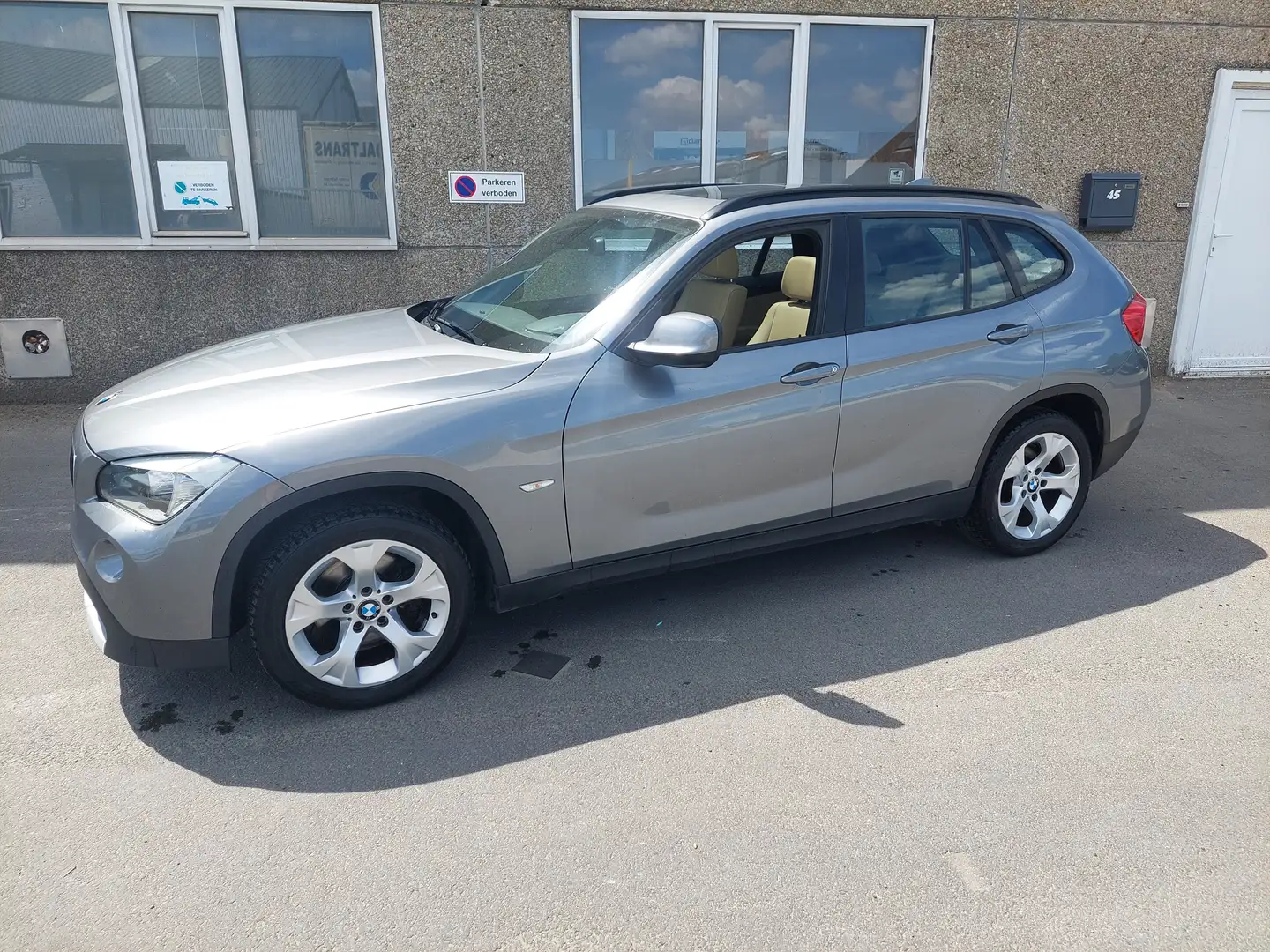 BMW X1 X1 sDrive18d Gris - 1
