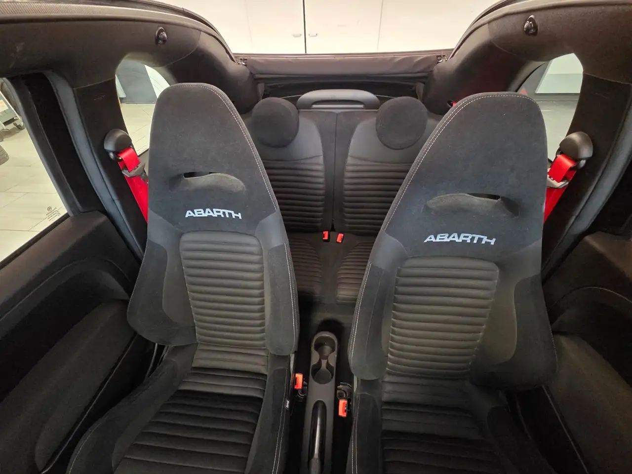 Abarth 695C 2023 — фото 11