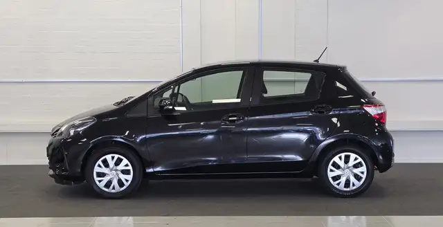 Toyota Yaris view 3