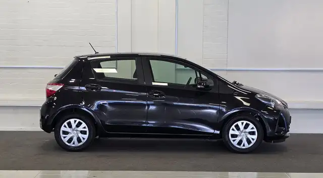 Toyota Yaris view 4