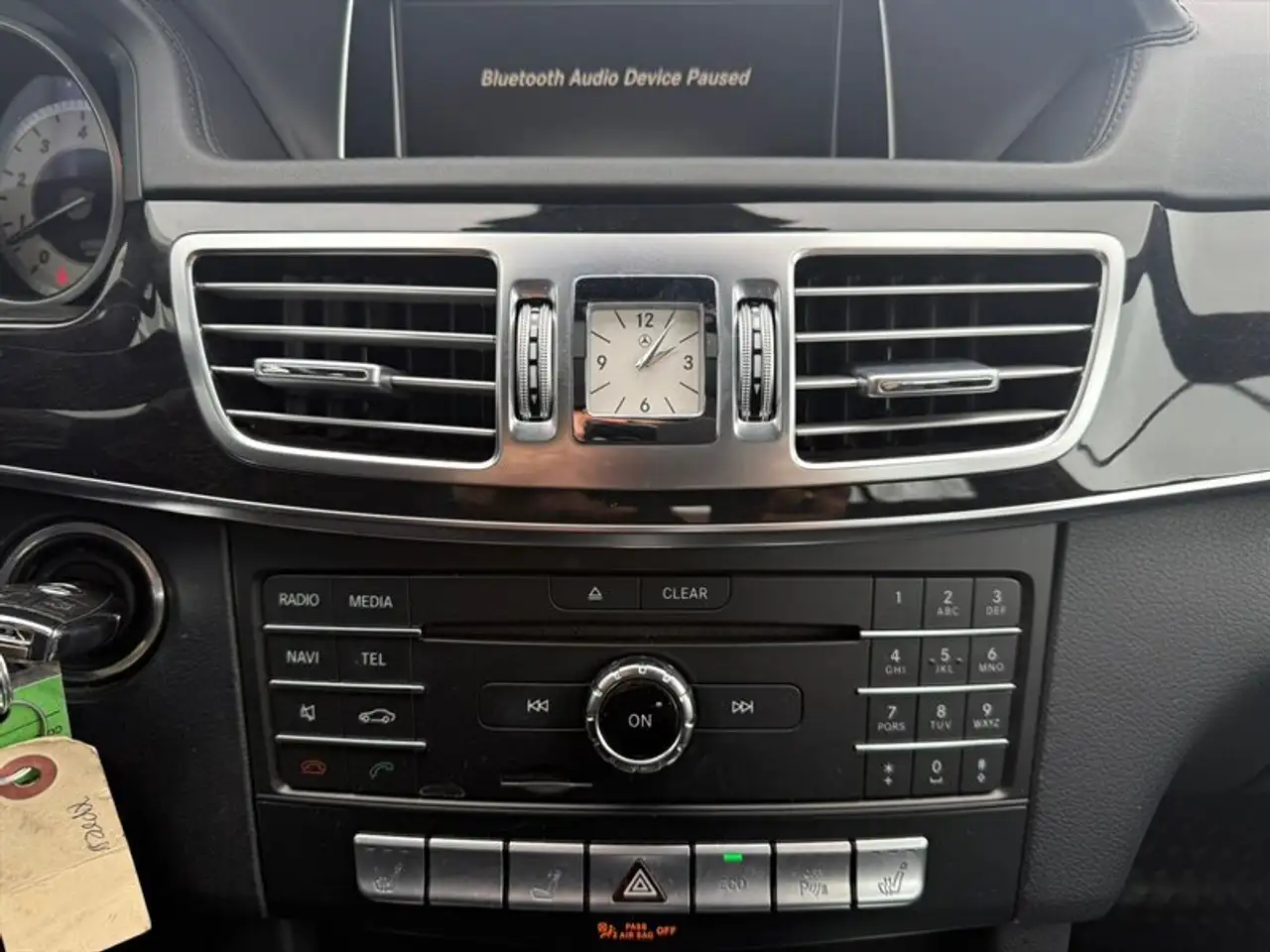 Mercedes-Benz E-Class снимка Mercedes-Benz E-Class