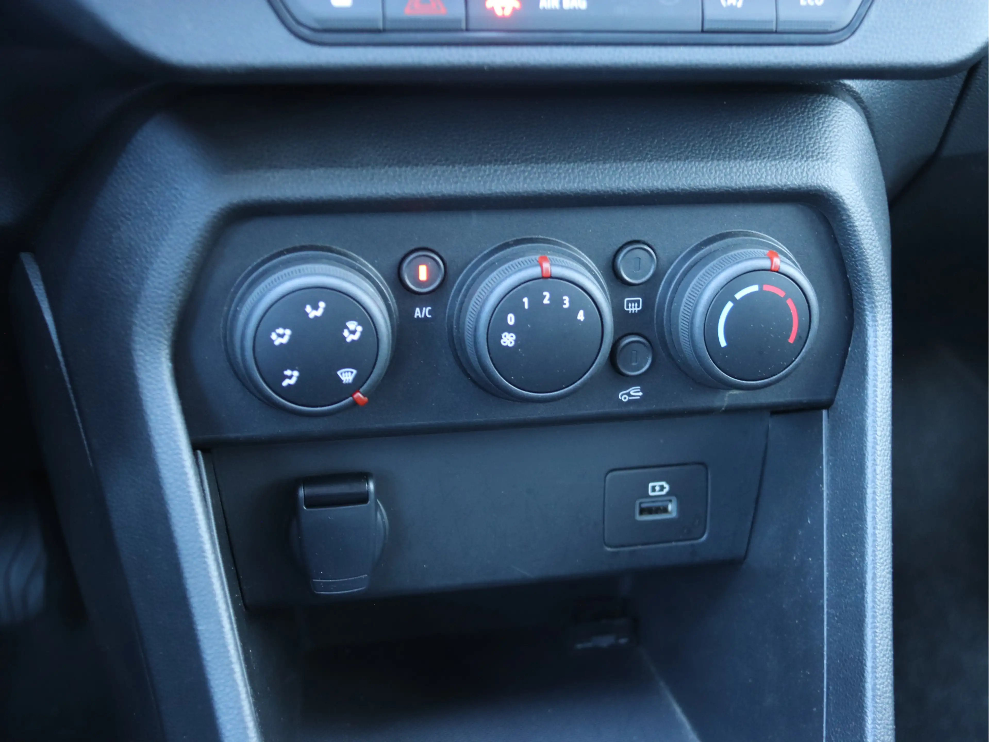 Dacia Jogger 1.0 TCe 110 Expression 5p. TREKHAAK / PDC V+A / CA — photo 13