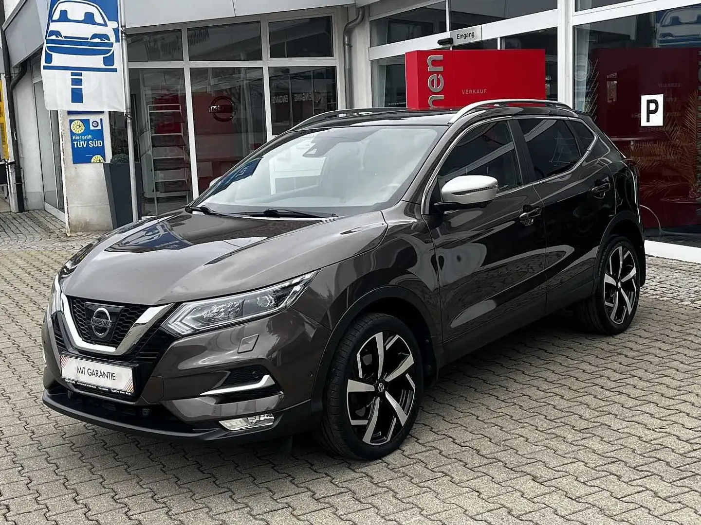 Nissan Qashqai 1.6 DIG-T TEKNA+ Braun - 1