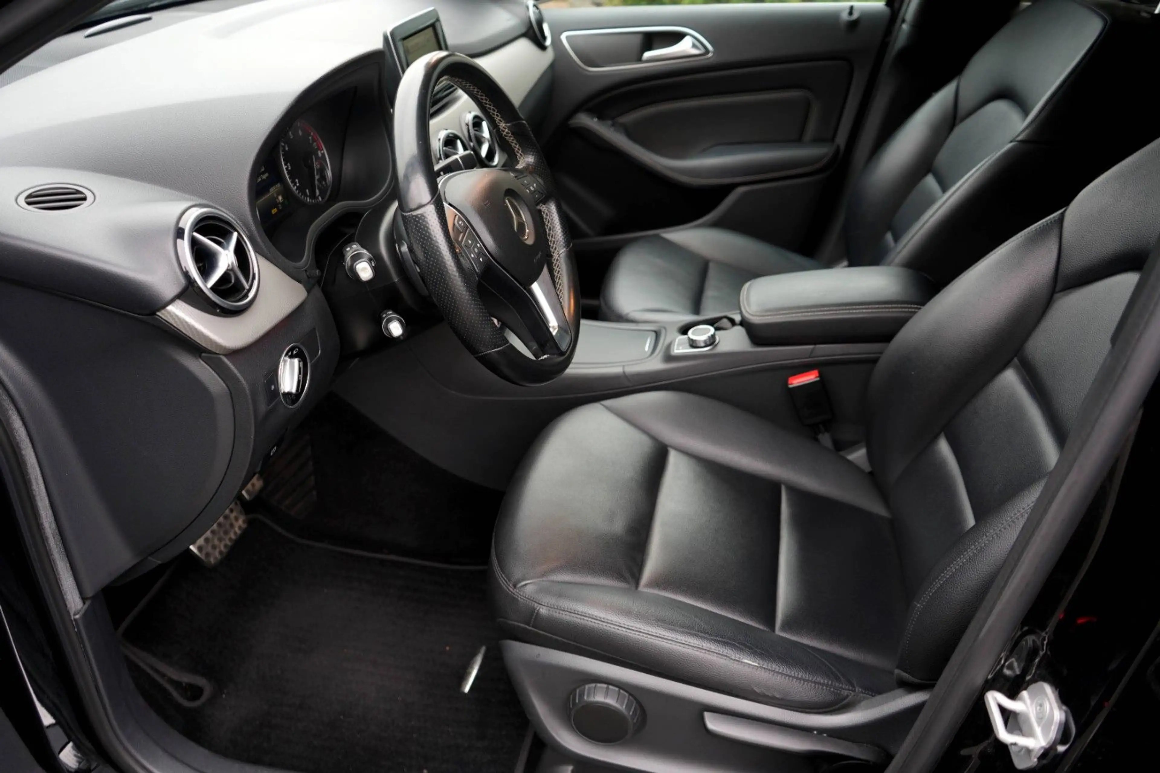 Mercedes-Benz B 180 7G-Automatik Sport-Paket *LEDER|BI-XENON* — photo 13