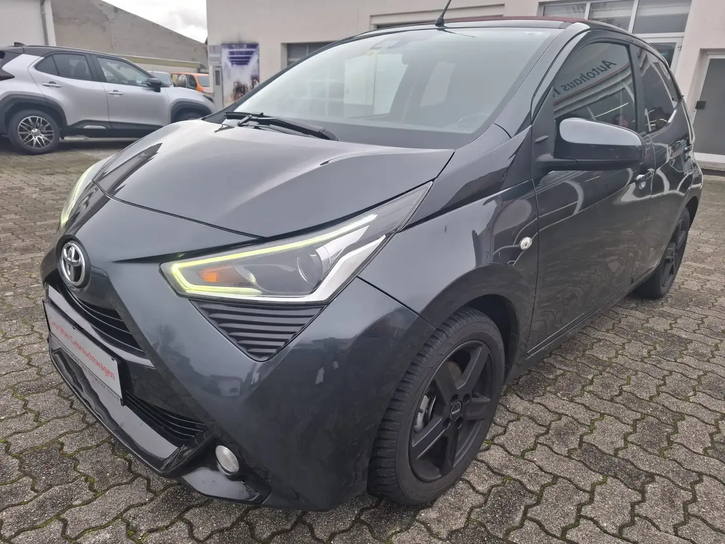 Toyota Aygo x-style Grau - 1