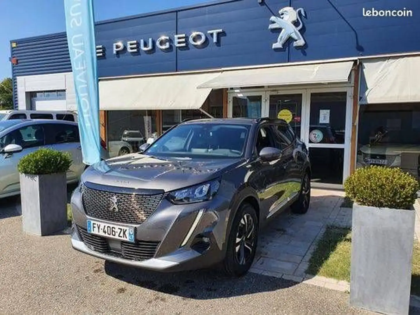 Peugeot 2008 (2) BLUEHDI 130 EAT8 ALLURE PACK Grau - 1