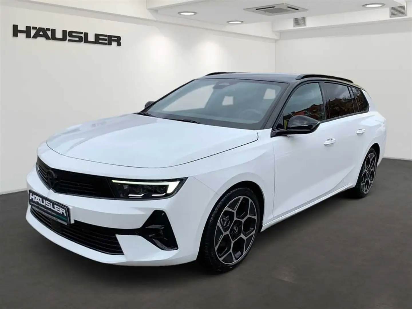 Opel Astra 1.2 T AT8 SportsTourer GS AHK LED PDC Kamera Navi Weiß - 1