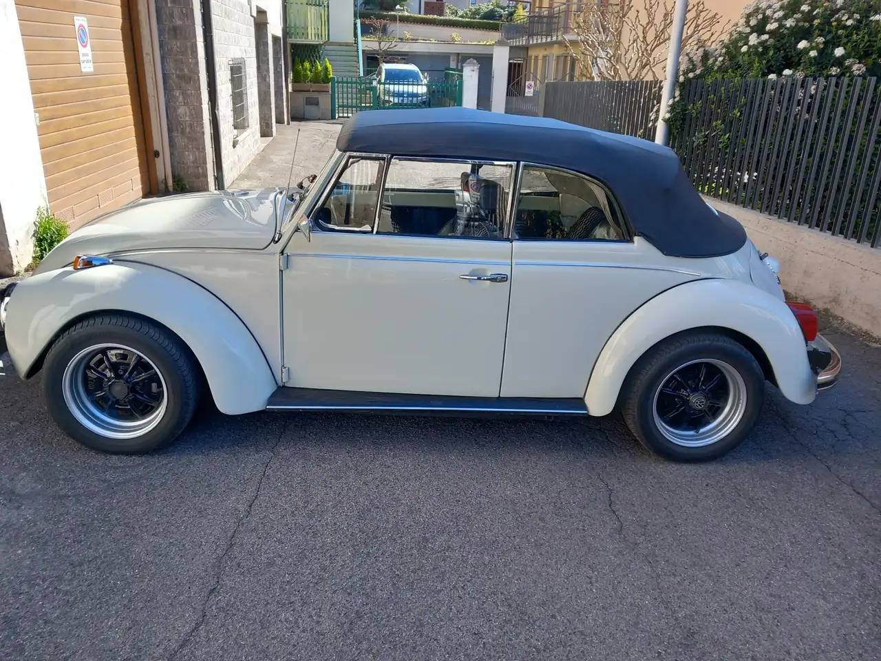 Volkswagen Maggiolino Cabrio vetro piatto 70, foto 1