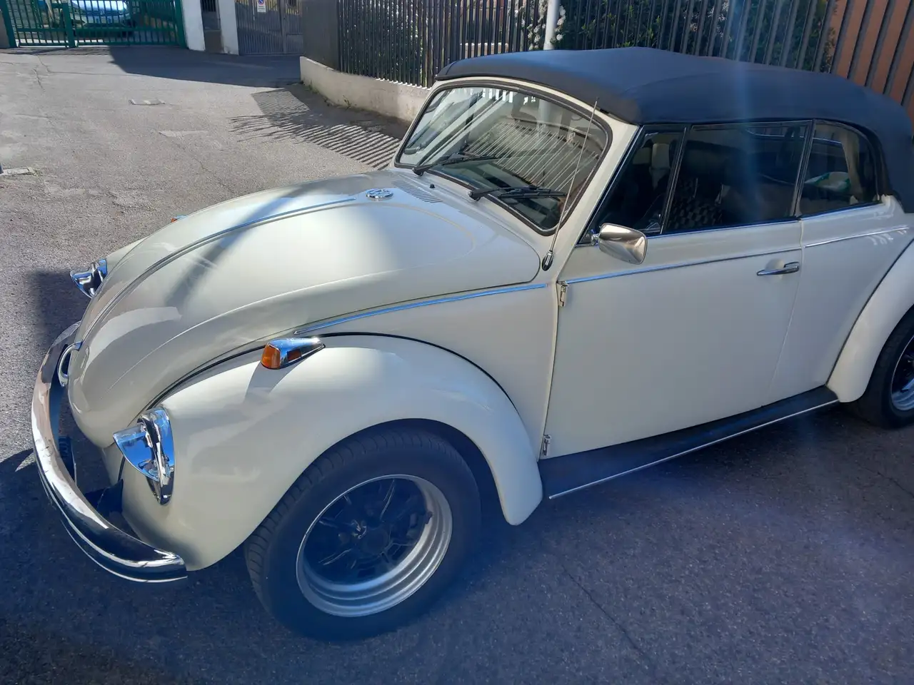 Volkswagen Maggiolino Cabrio vetro piatto 70, foto 5