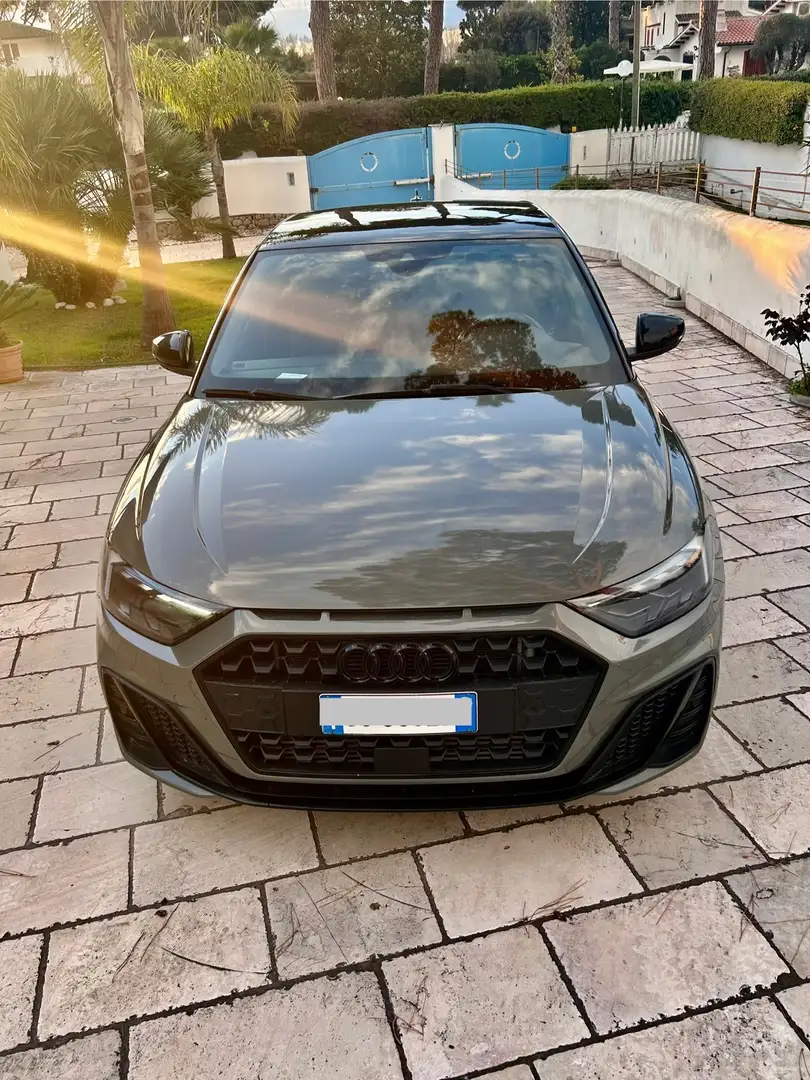 Audi A1 A1 Sportback 40 2.0 tfsi S Line Edition s-tronic Grau - 2